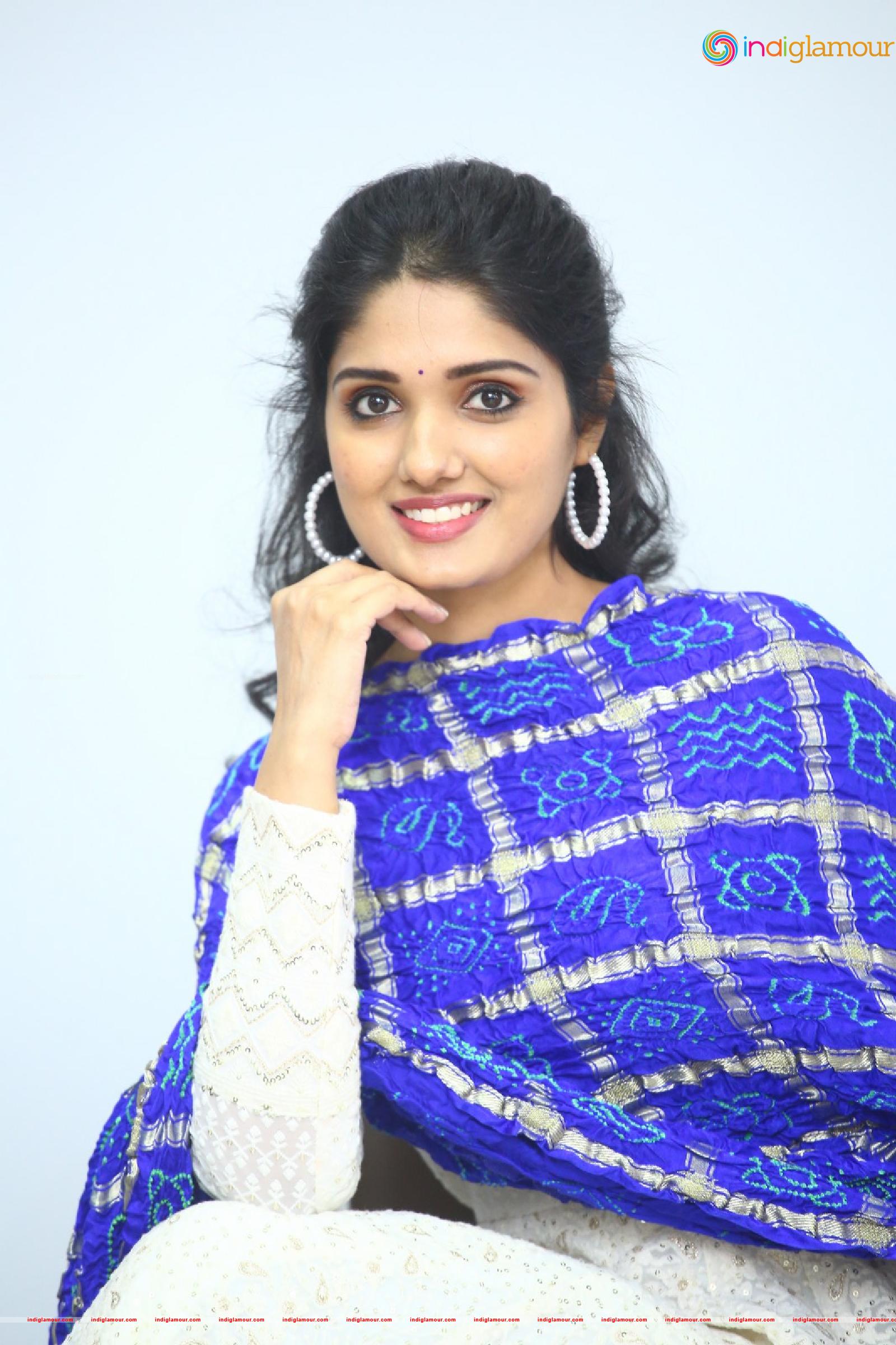 Geeth Saini Actress hd photo