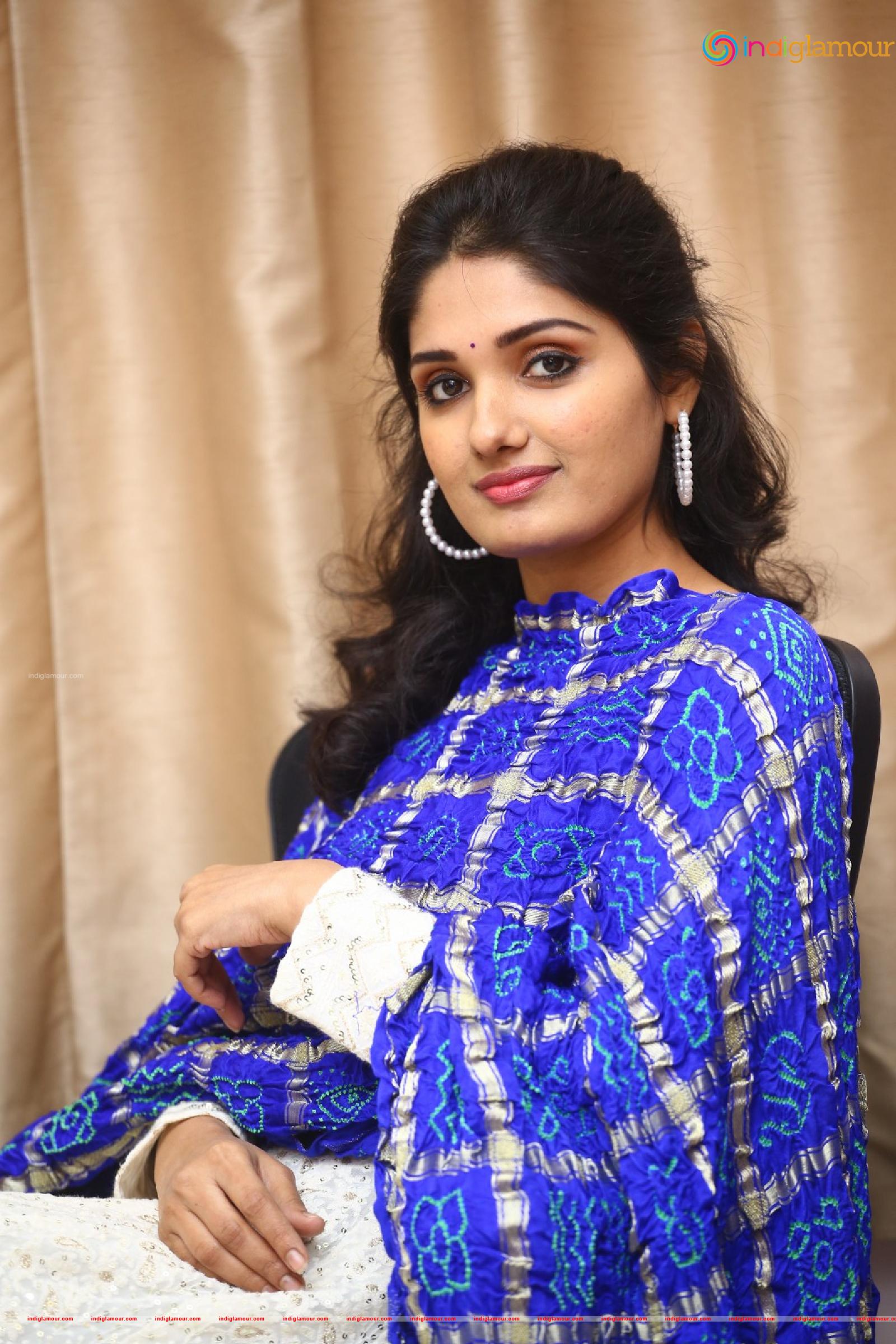 Geeth Saini Actress hd photo