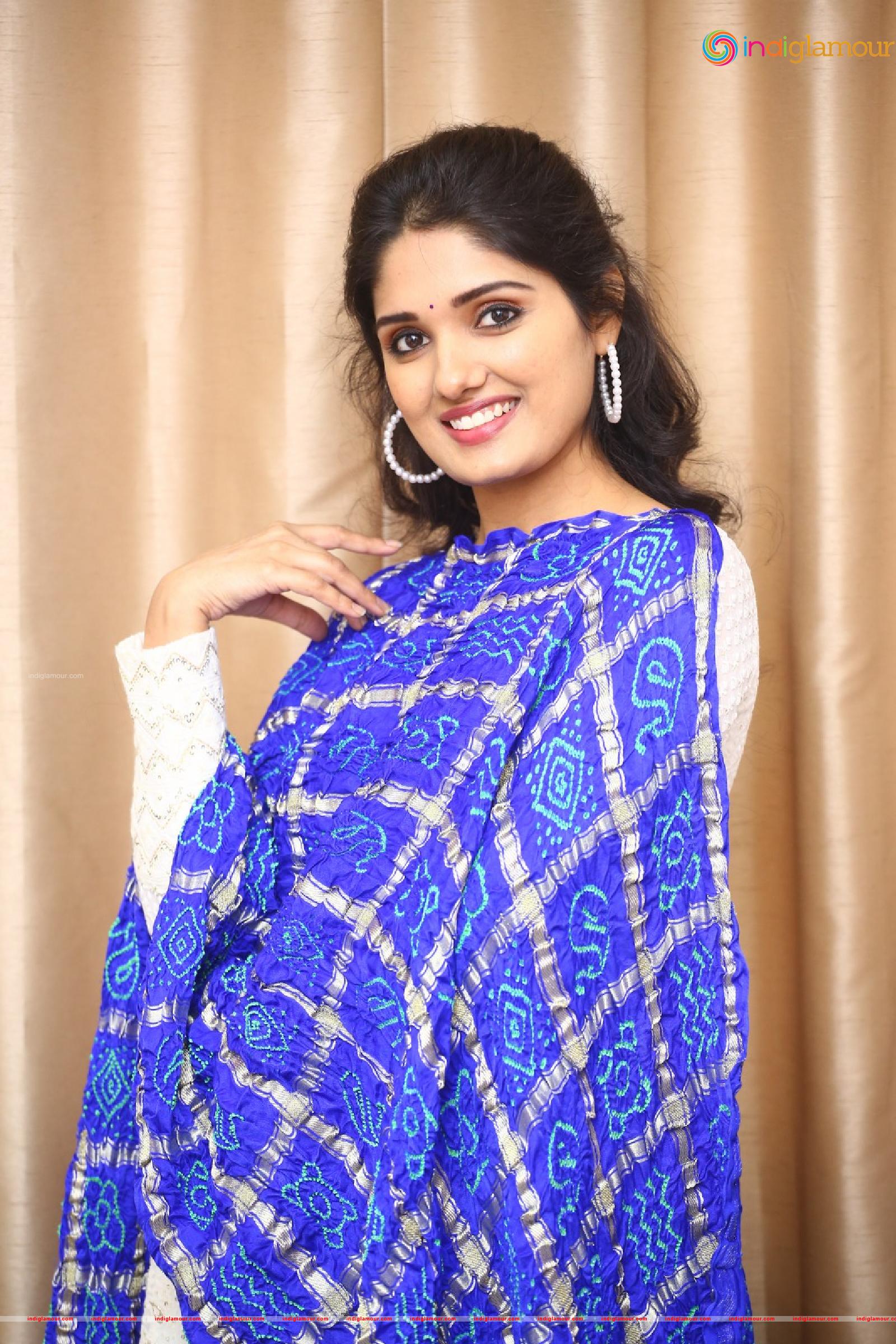 Geeth Saini Actress hd photo