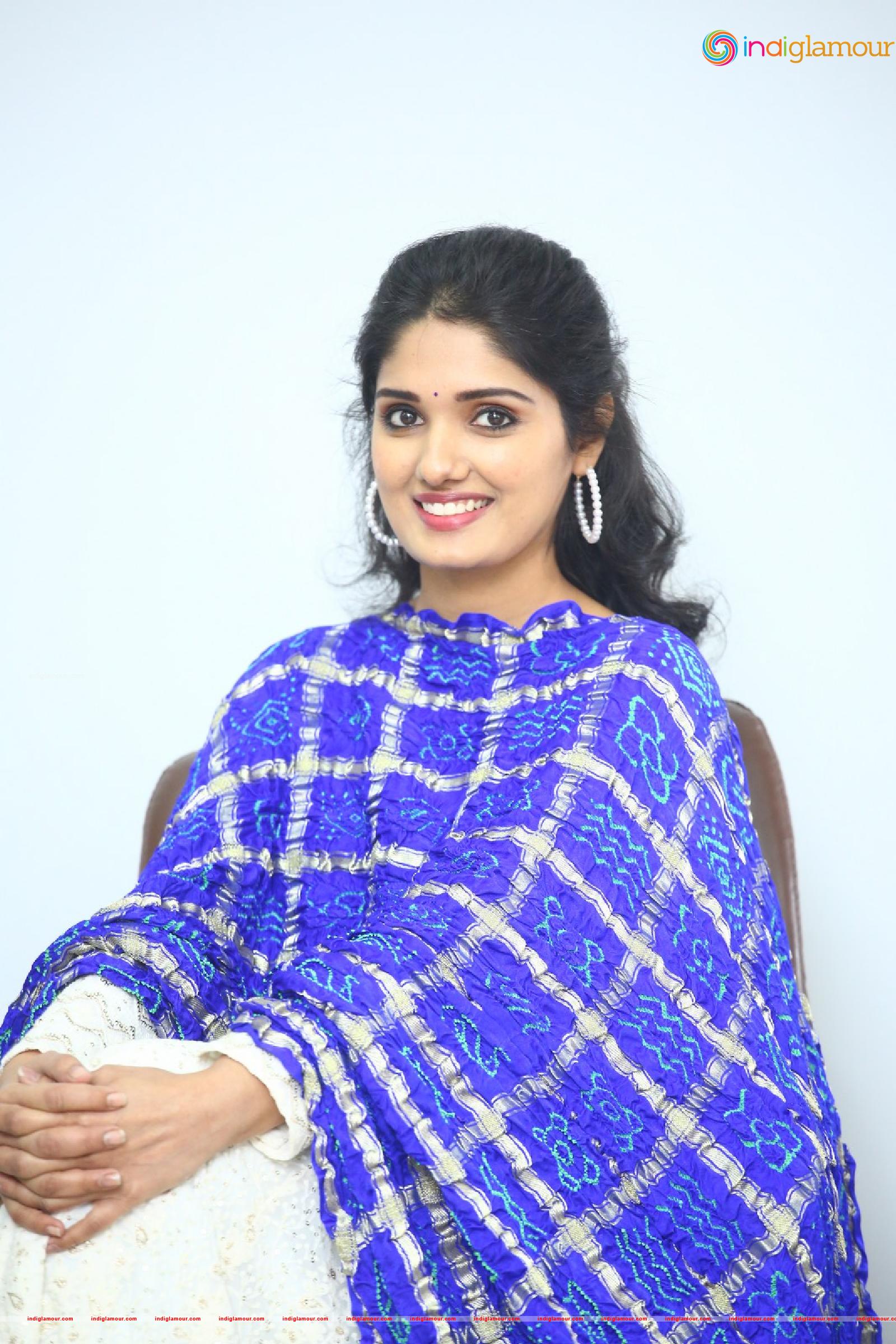 Geeth Saini Actress hd photo
