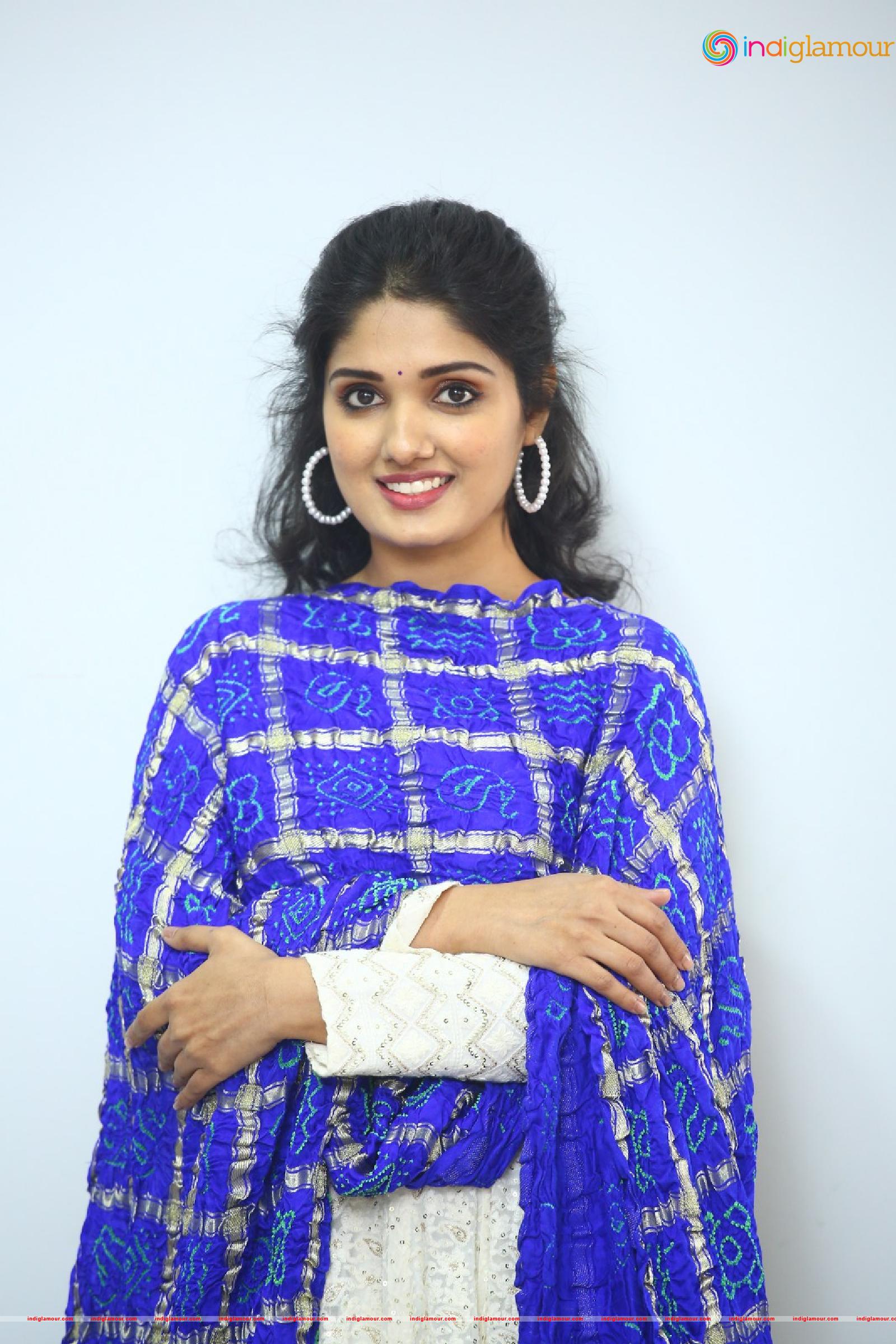 Geeth Saini Actress hd photo