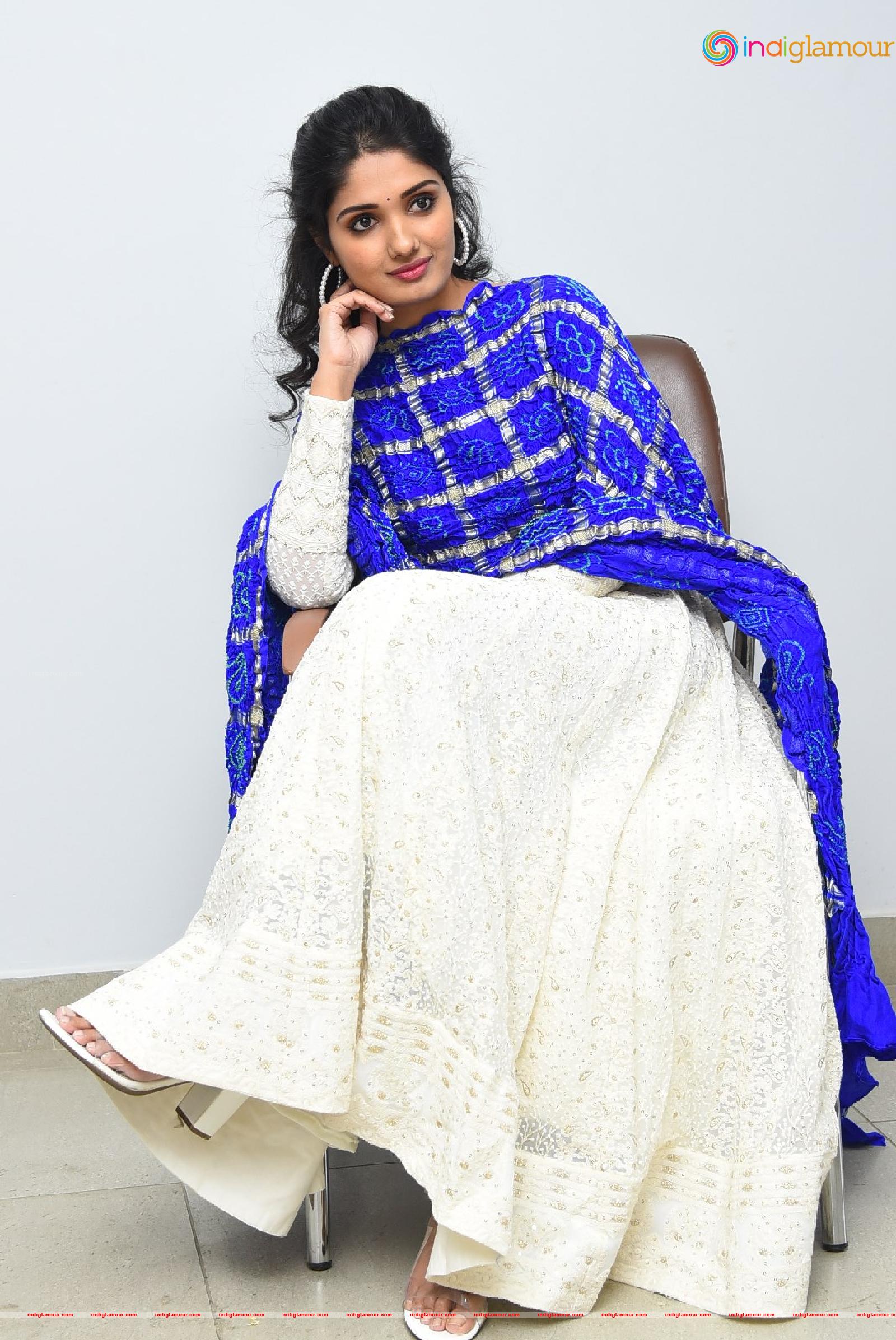 Geeth Saini Actress hd photo