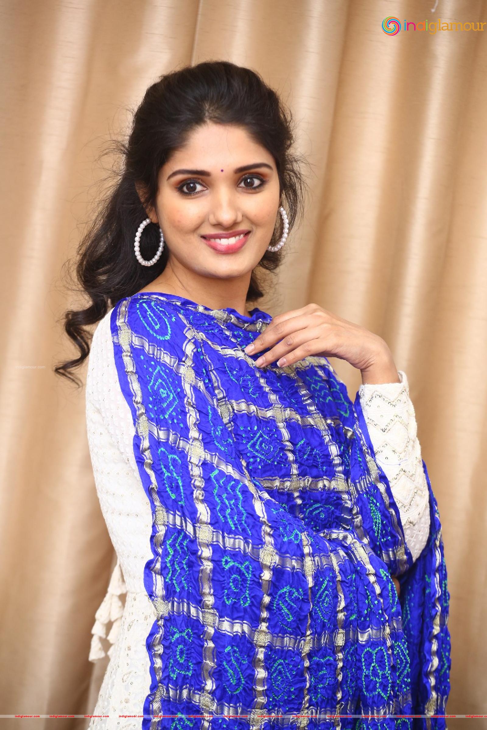 Geeth Saini Actress hd photo