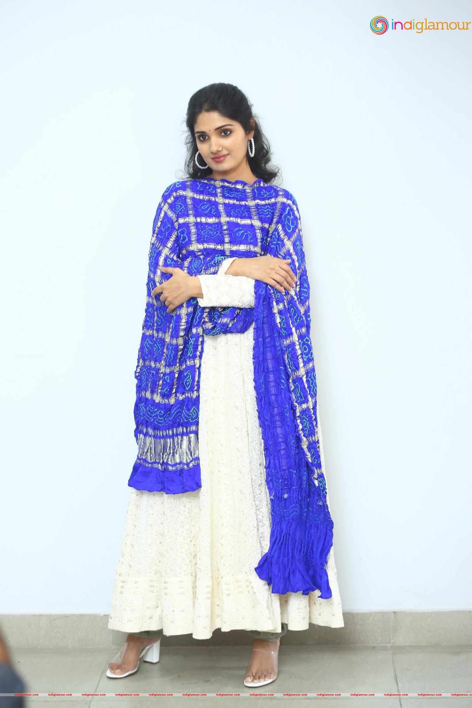 Geeth Saini Actress hd photo