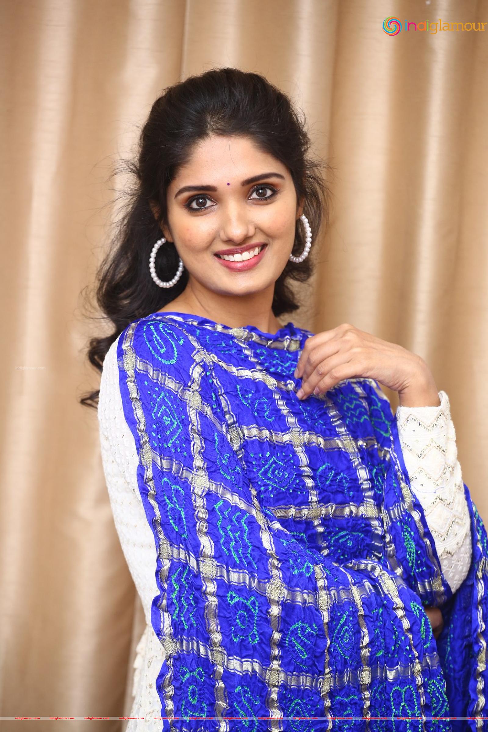 Geeth Saini Actress hd photo