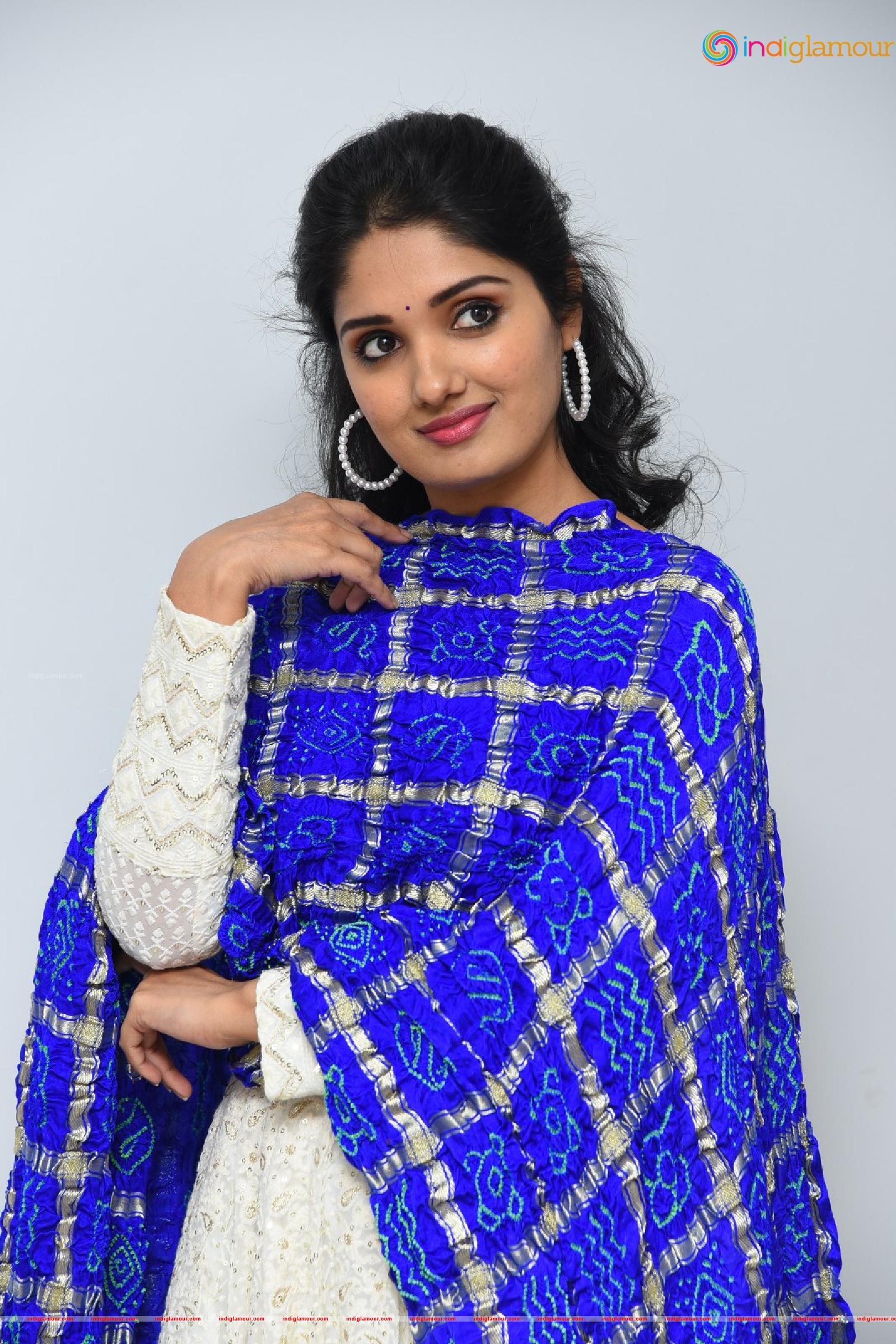 Geeth Saini Actress hd photo