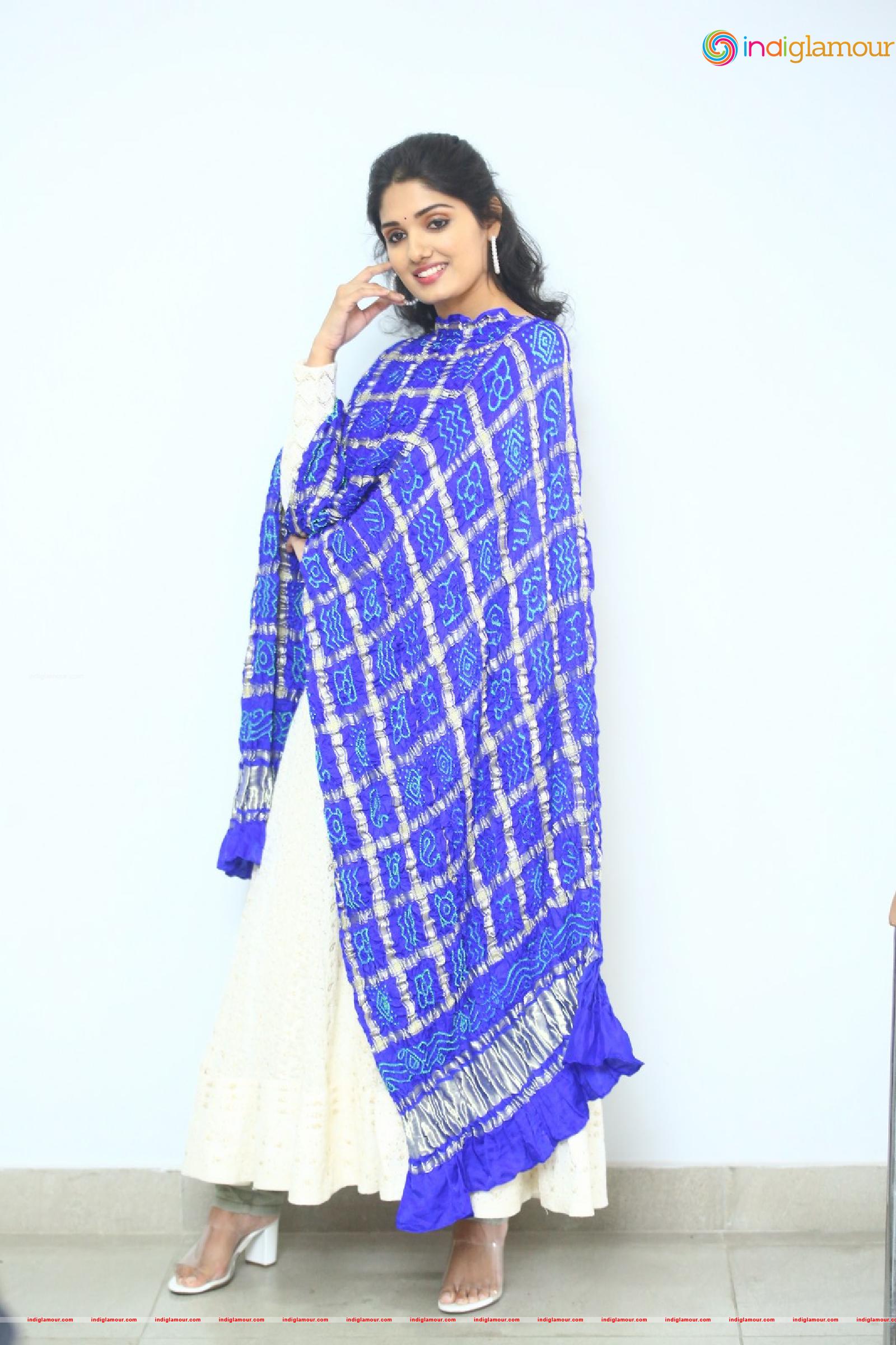 Geeth Saini Actress hd photo