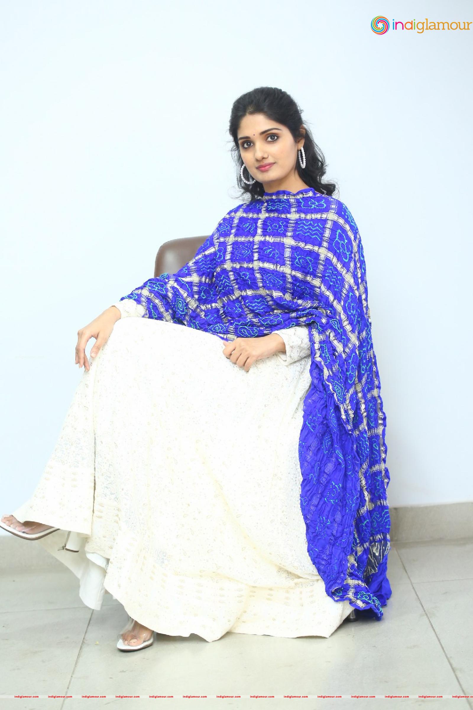 Geeth Saini Actress hd photo