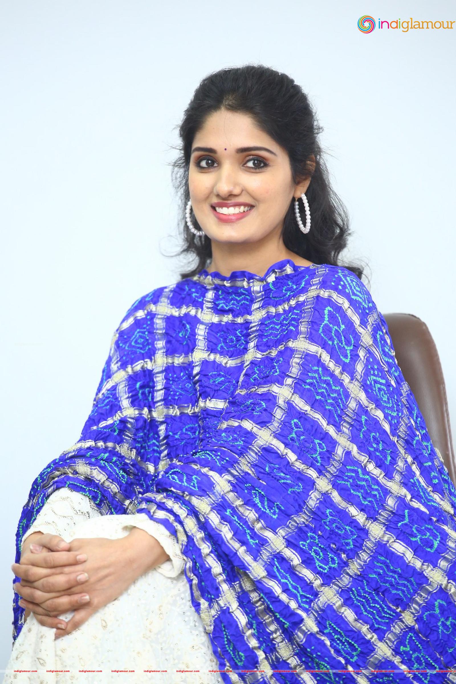 Geeth Saini Actress hd photo