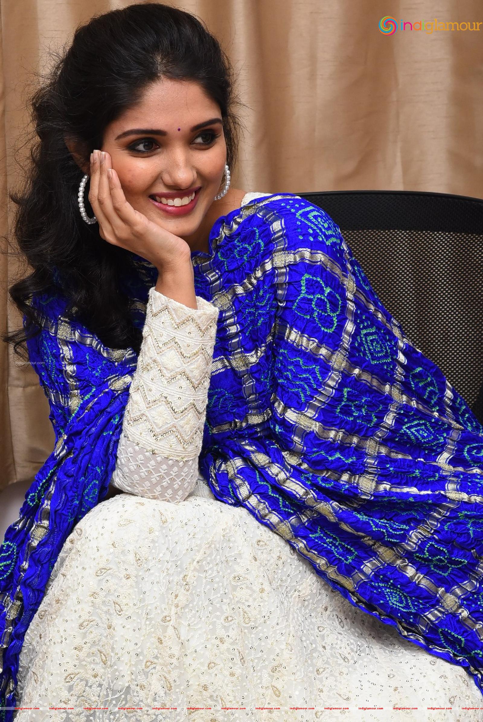 Geeth Saini Actress hd photo