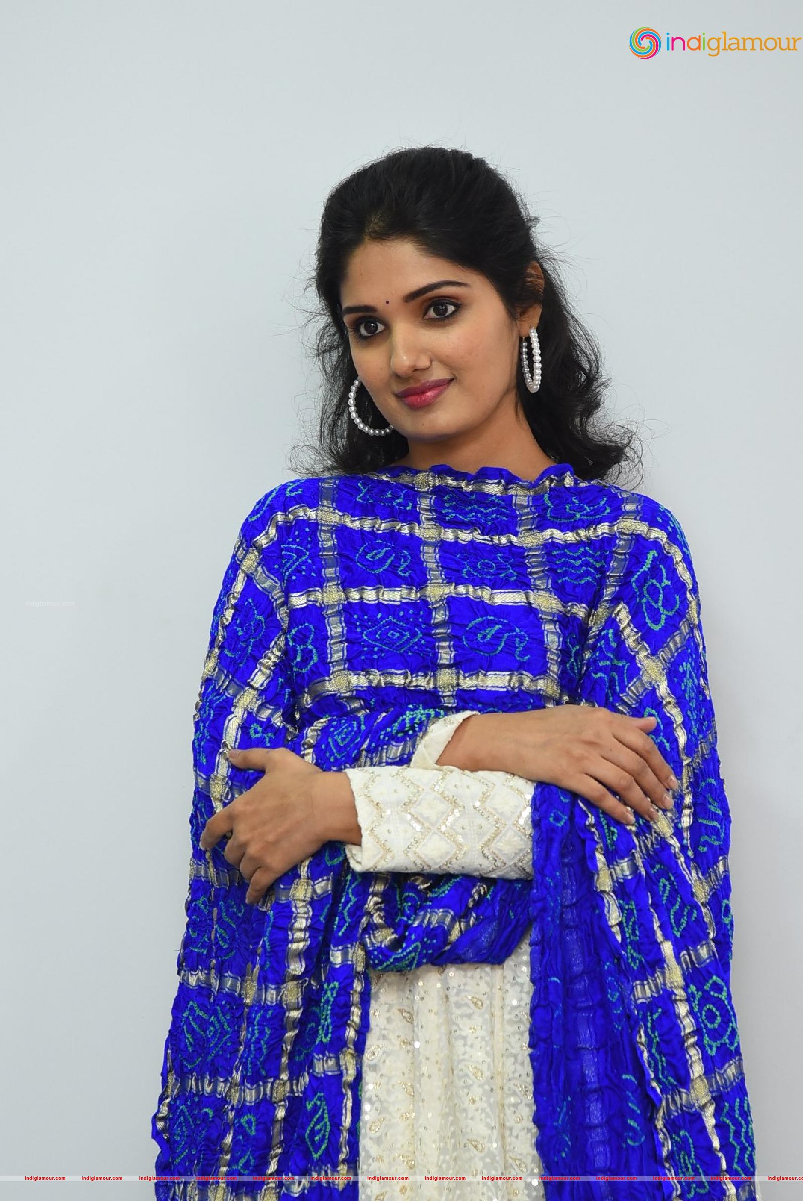 Geeth Saini Actress hd photo
