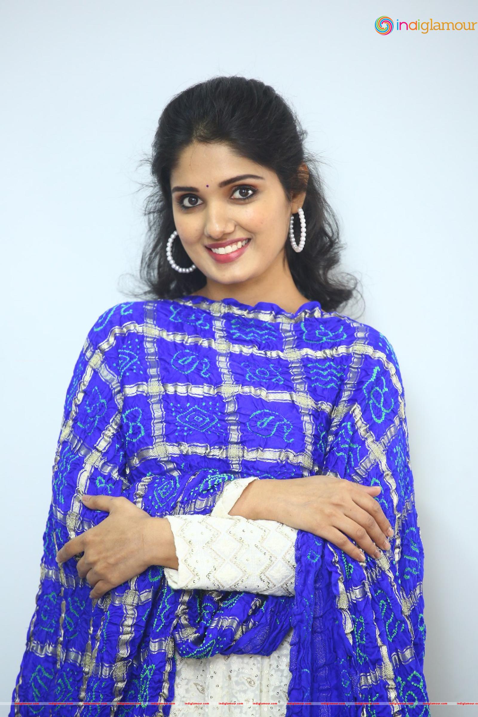 Geeth Saini Actress hd photo