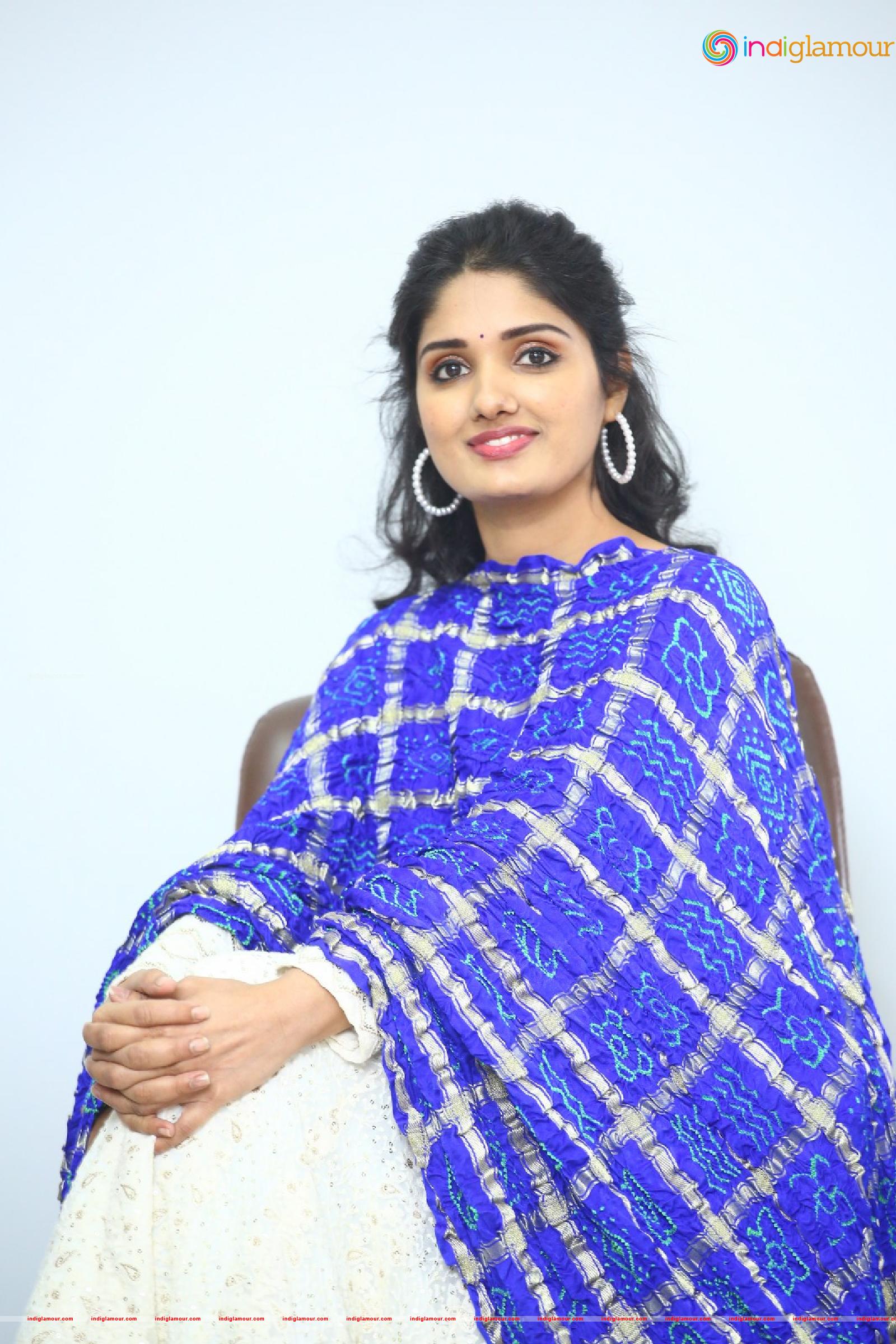 Geeth Saini Actress hd photo