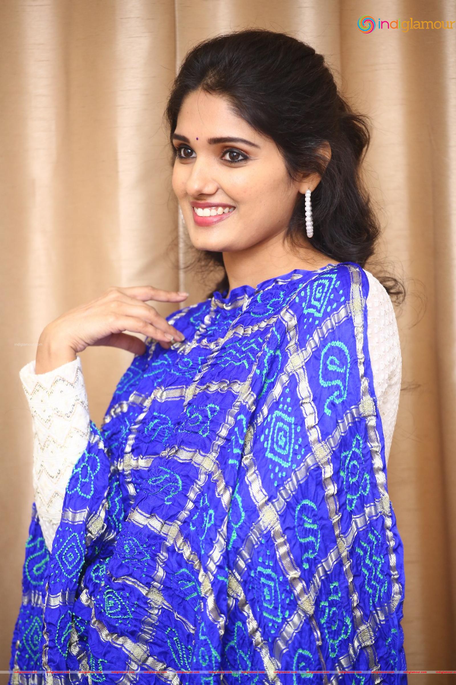 Geeth Saini Actress hd photo