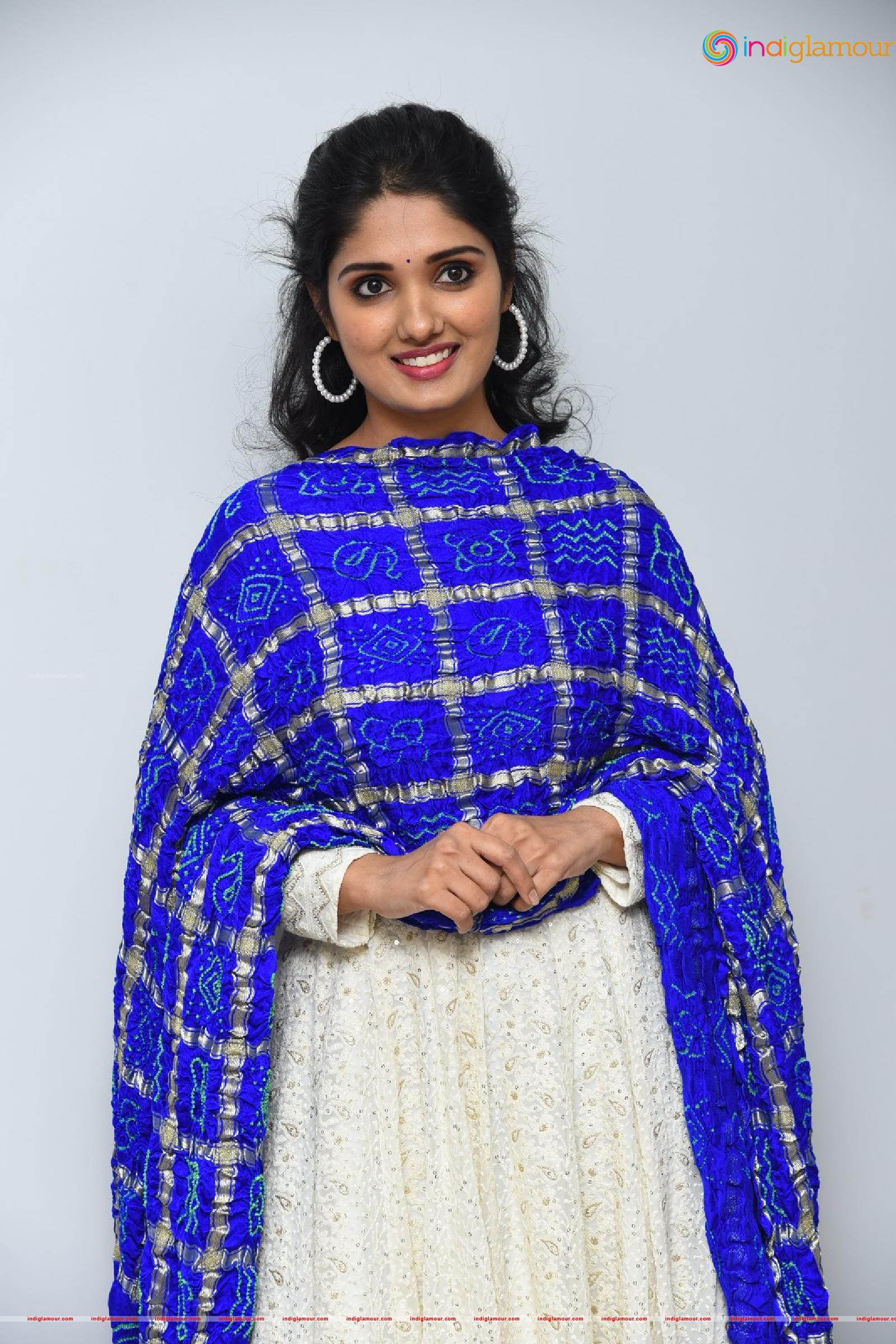 Geeth Saini Actress hd photo