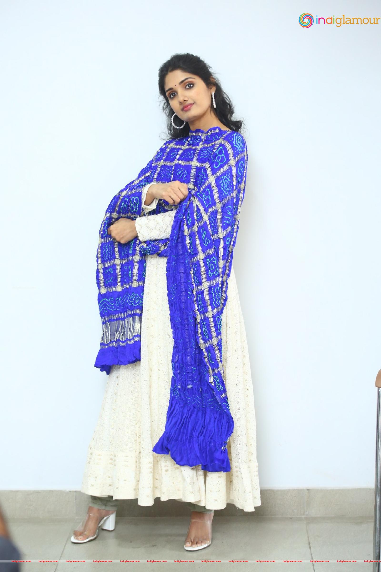 Geeth Saini Actress hd photo