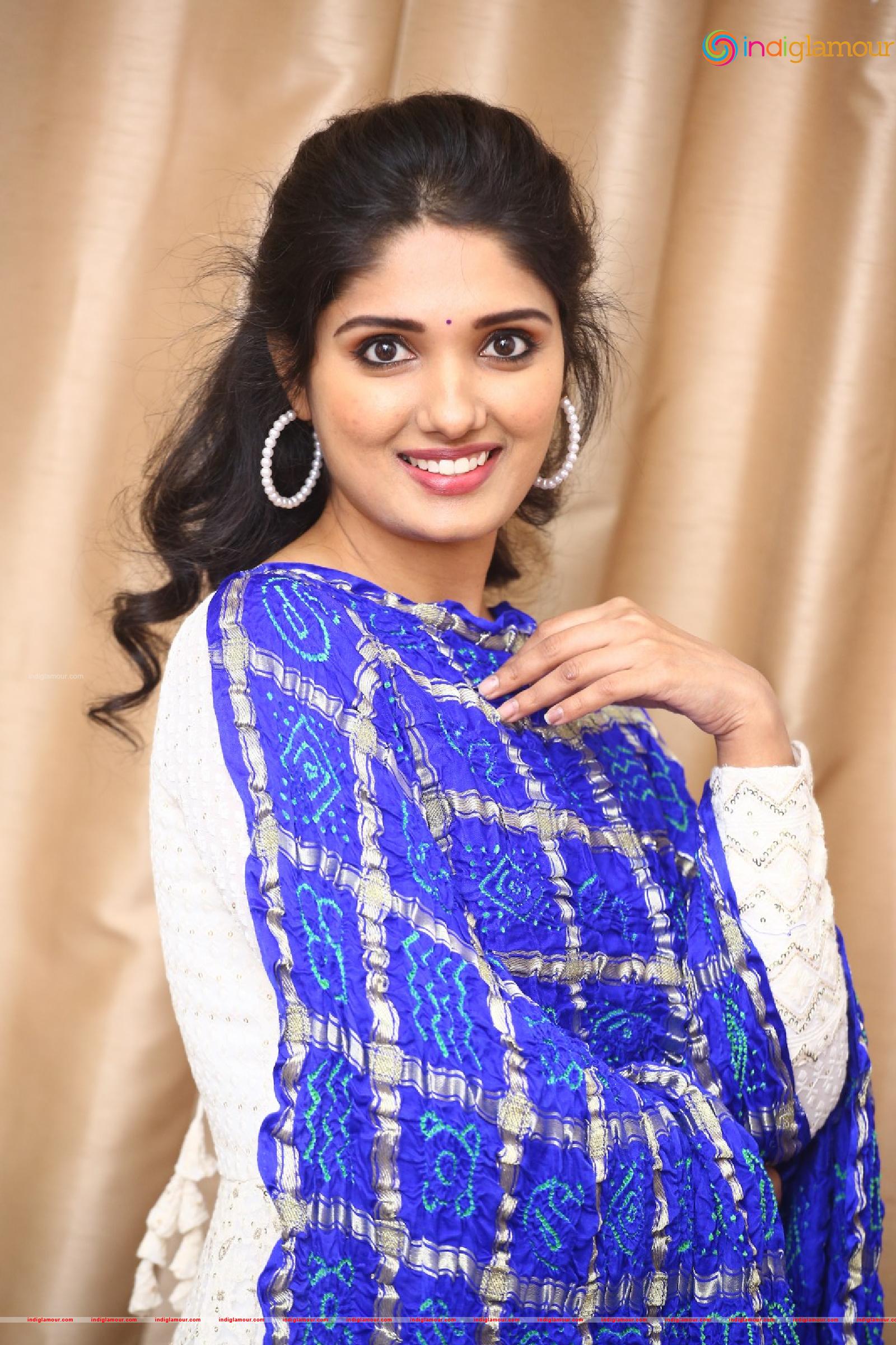Geeth Saini Actress hd photo