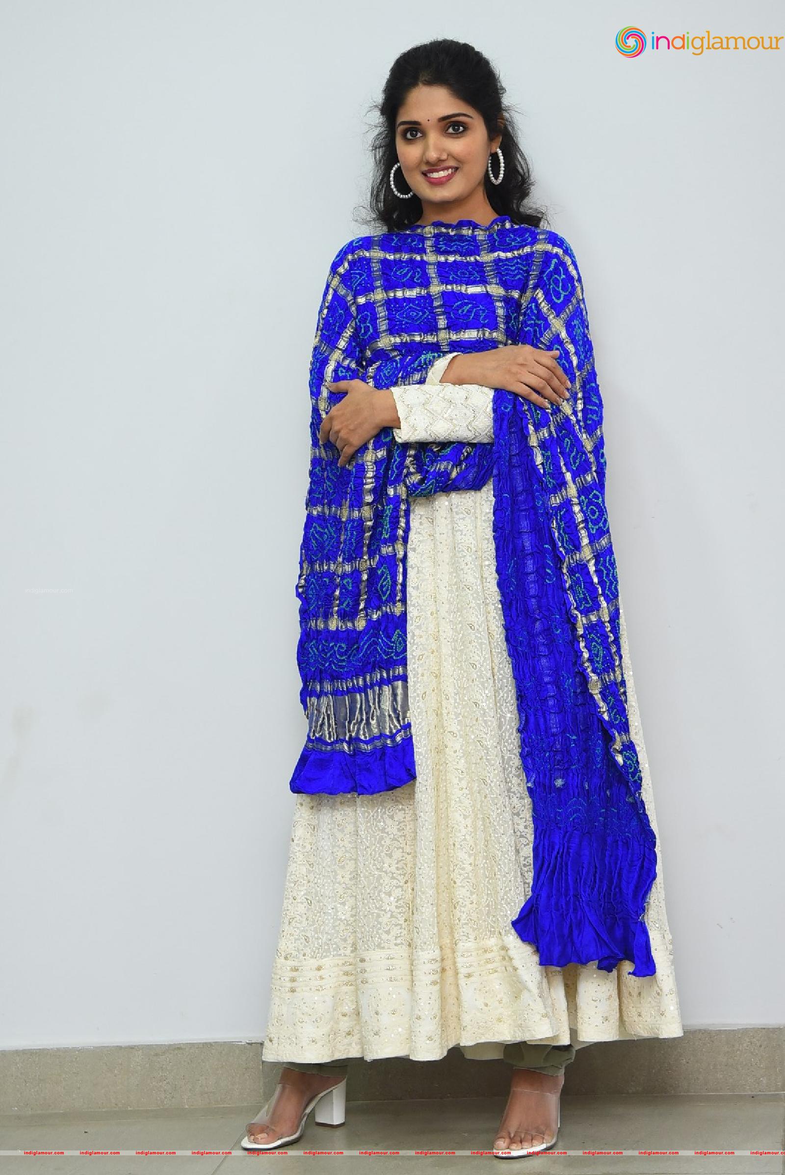Geeth Saini Actress hd photo