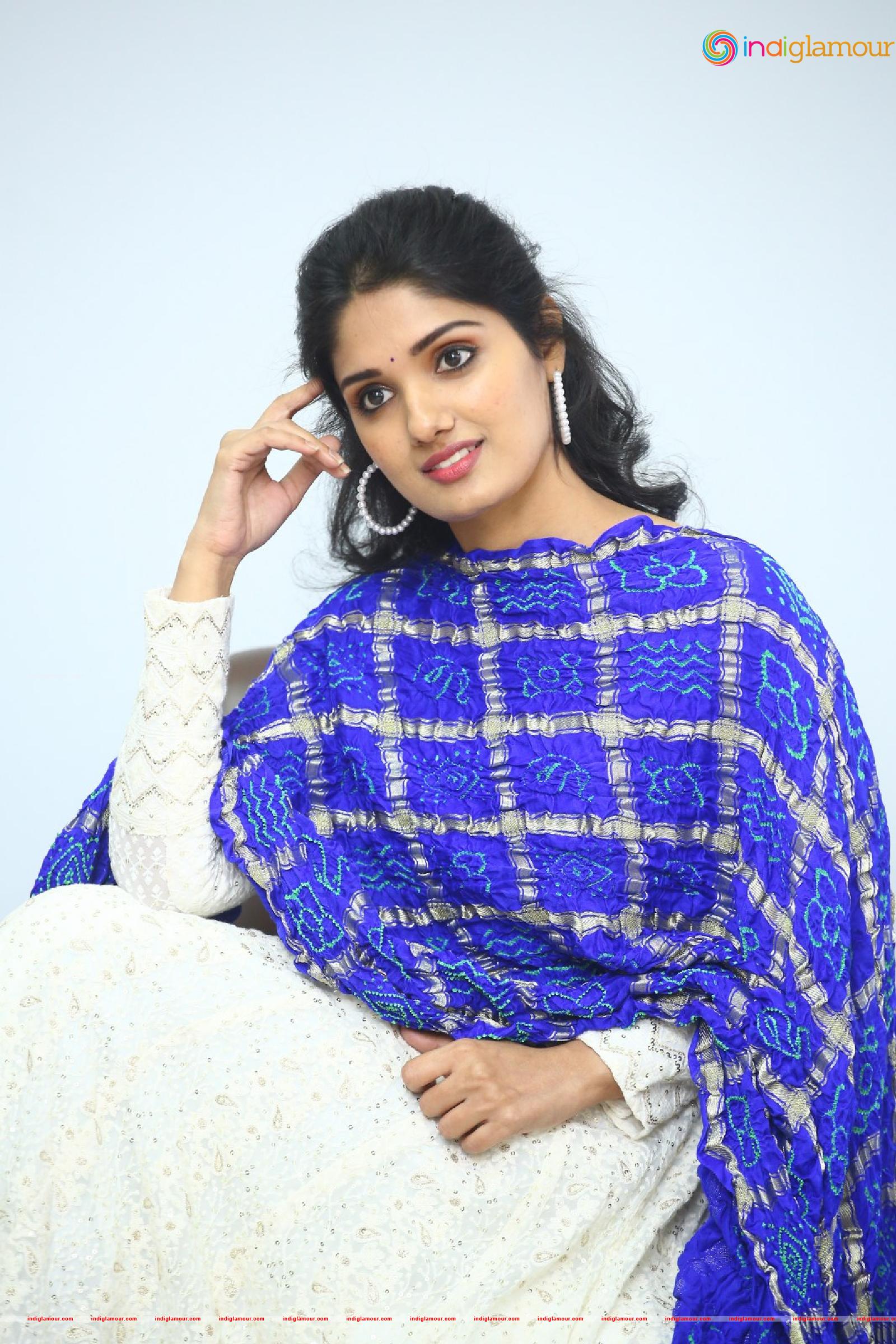 Geeth Saini Actress hd photo