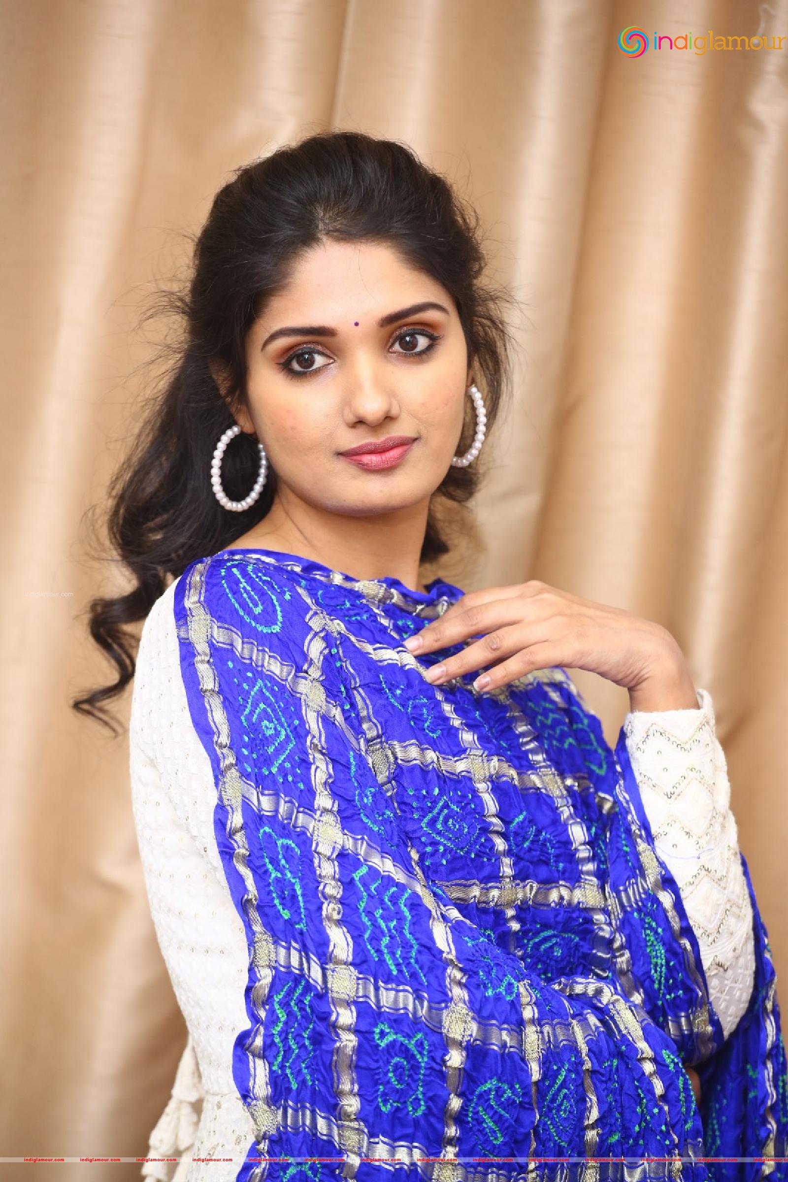 Geeth Saini Actress hd photo