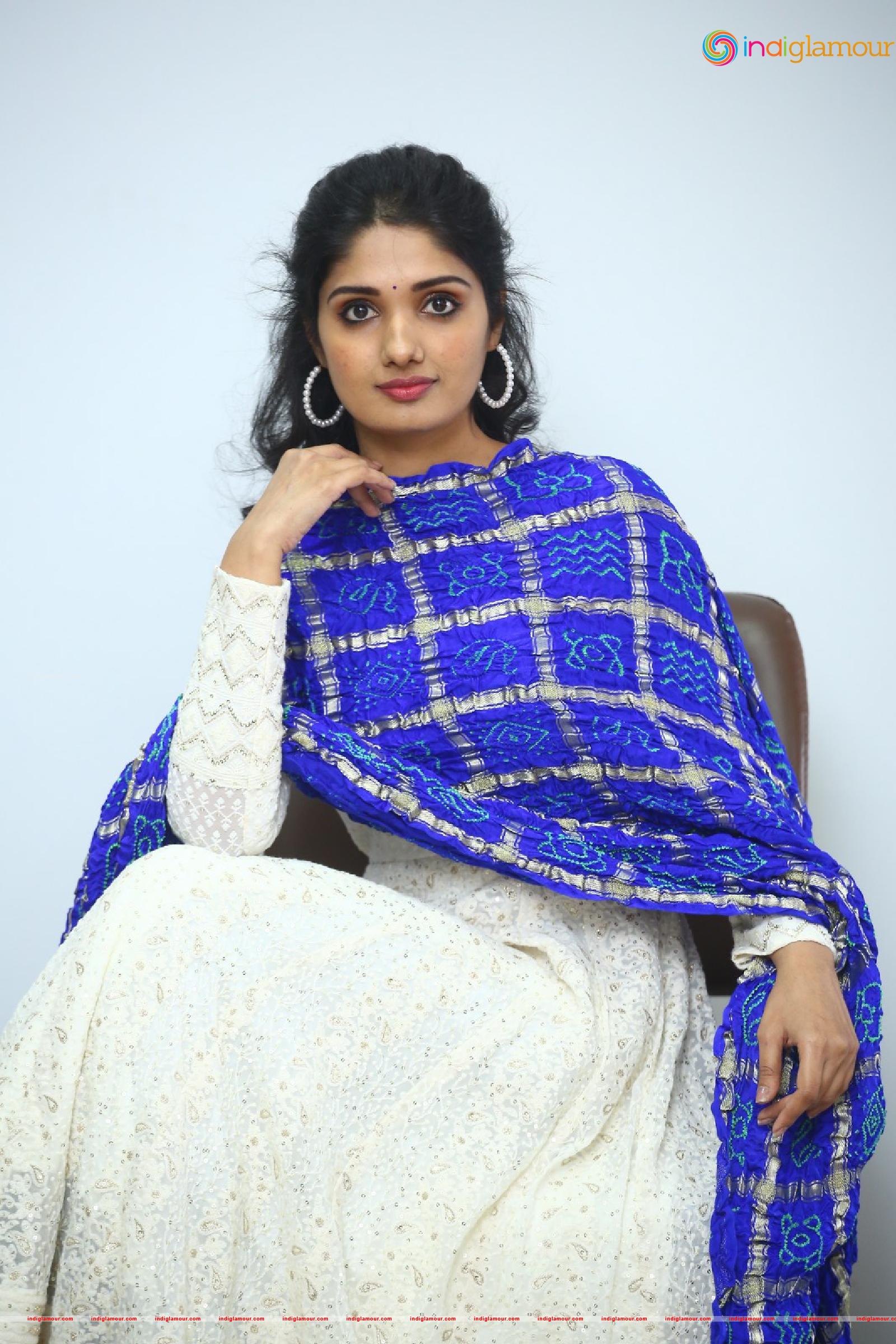 Geeth Saini Actress hd photo
