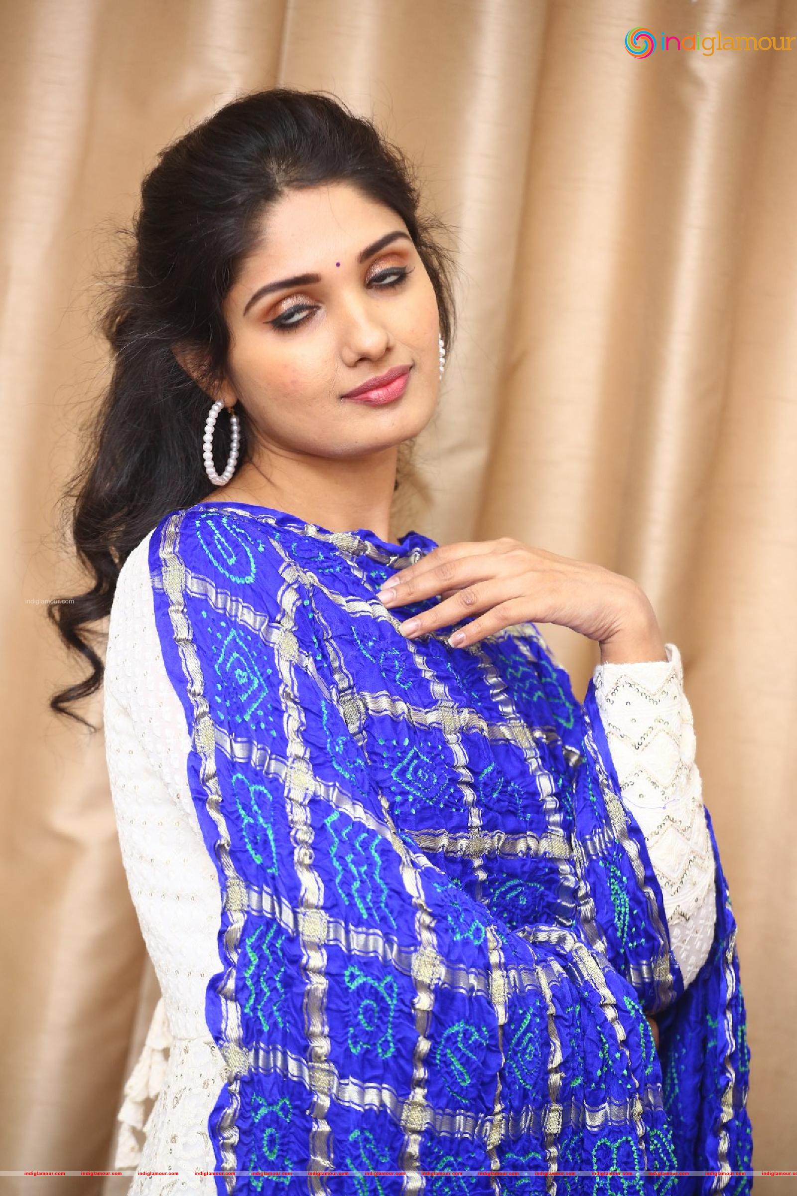 Geeth Saini Actress hd photo
