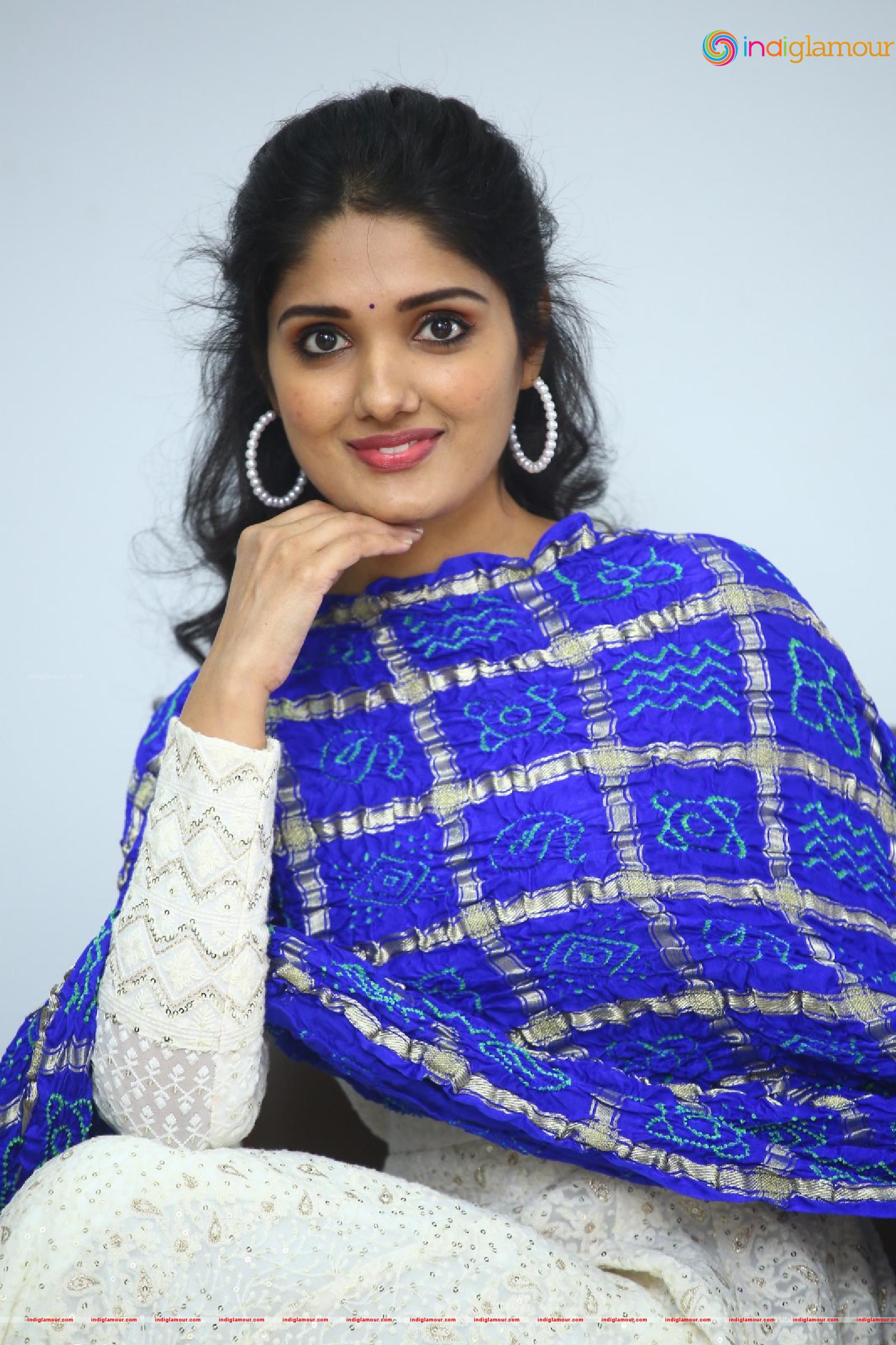 Geeth Saini Actress hd photo