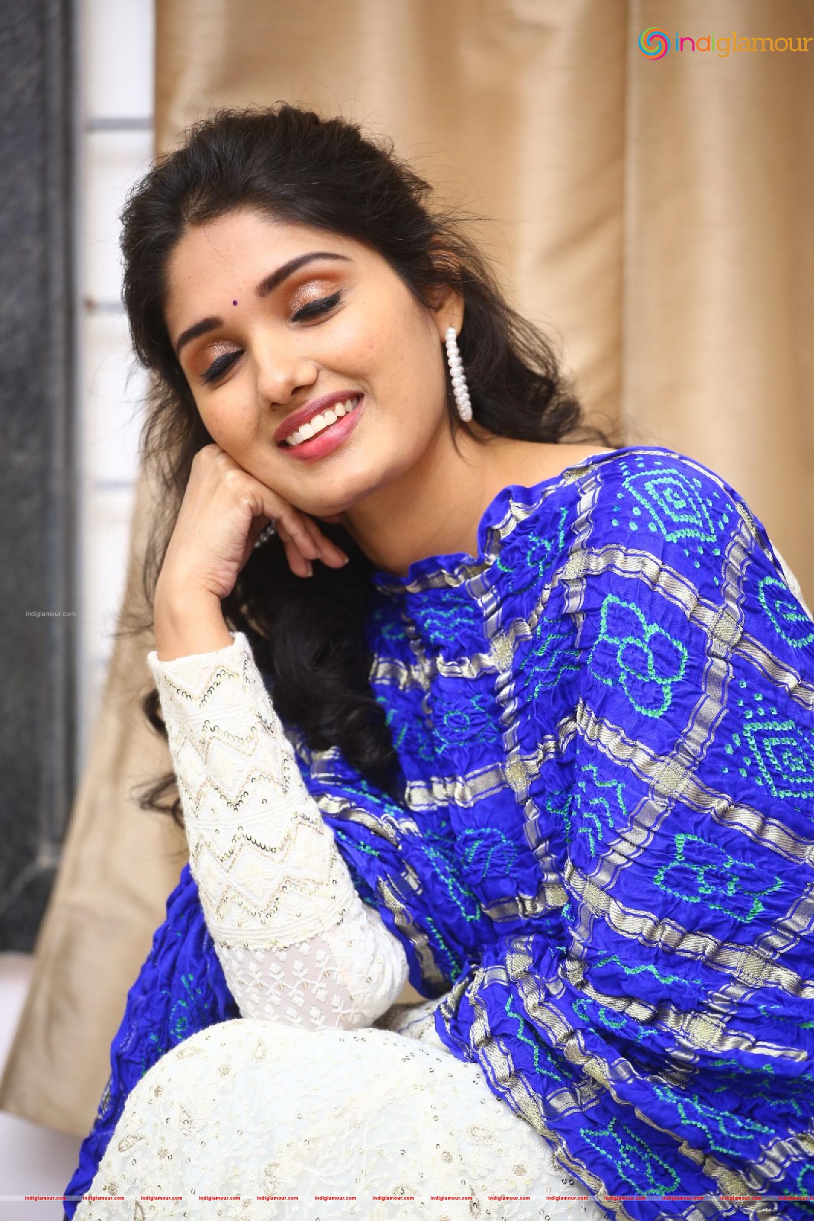 Geeth Saini Actress hd photo