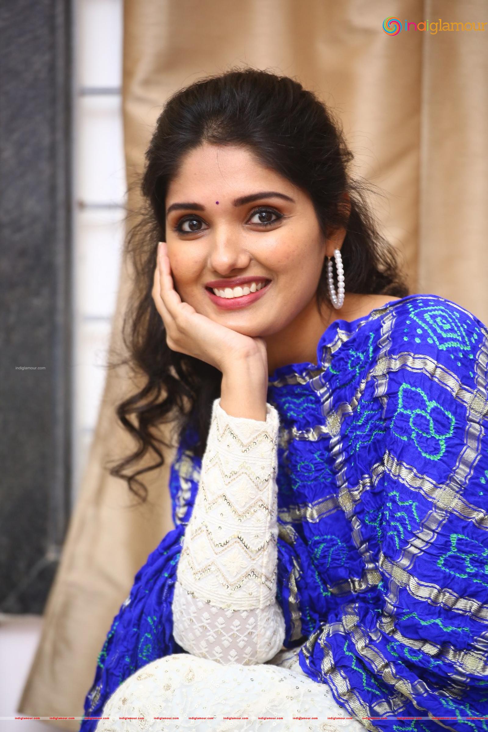 Geeth Saini Actress hd photo