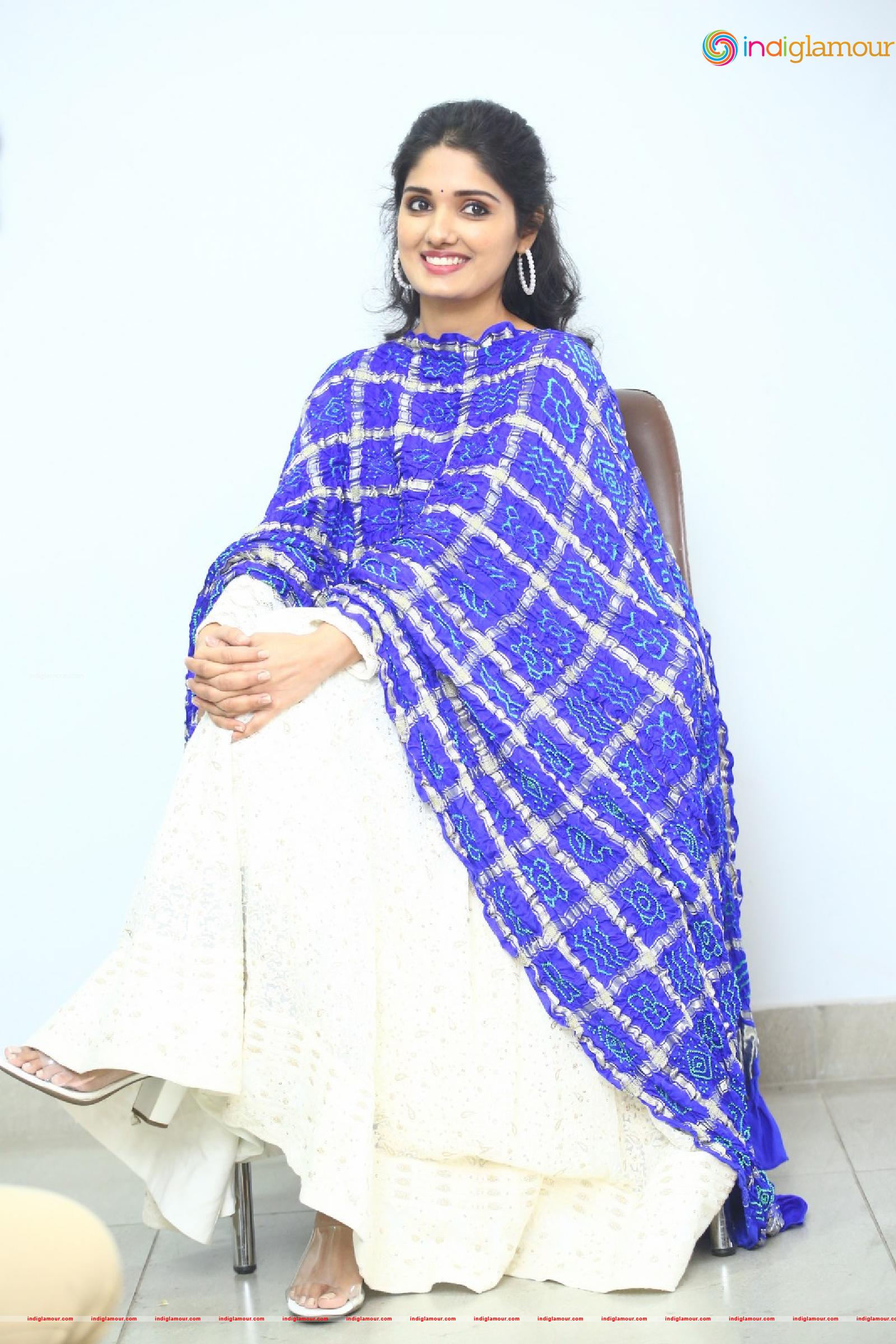 Geeth Saini Actress hd photo