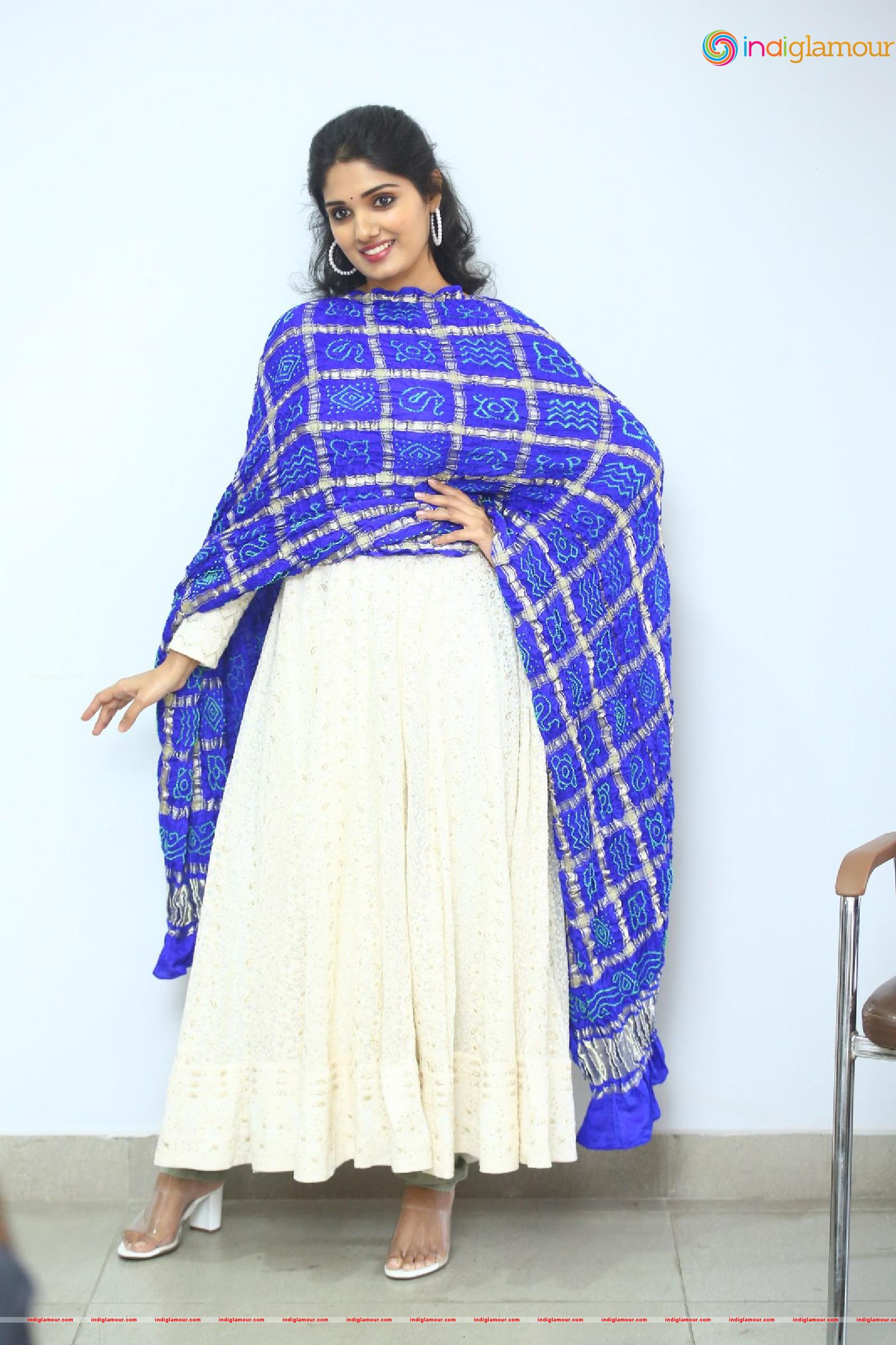 Geeth Saini Actress hd photo