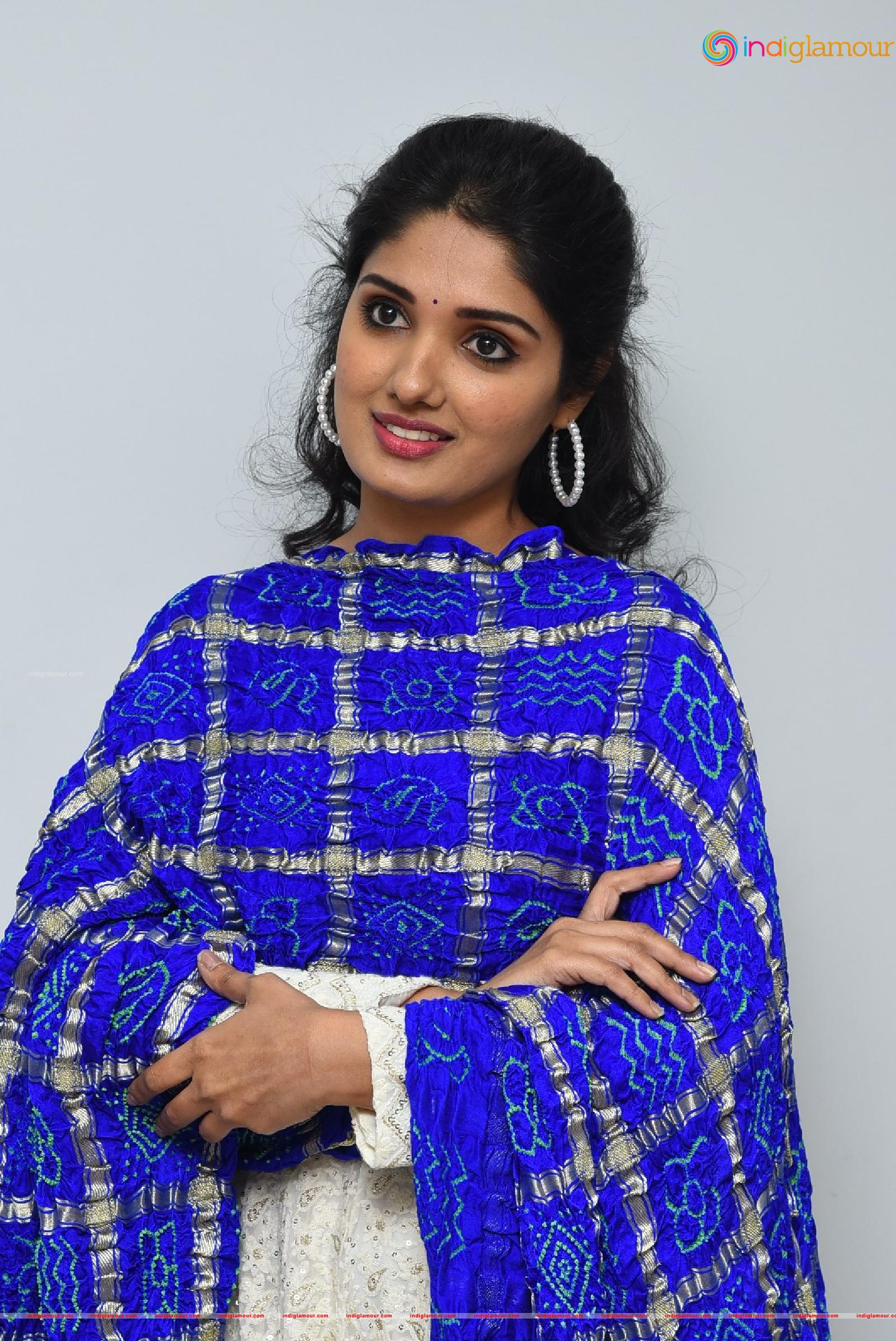 Geeth Saini Actress hd photo