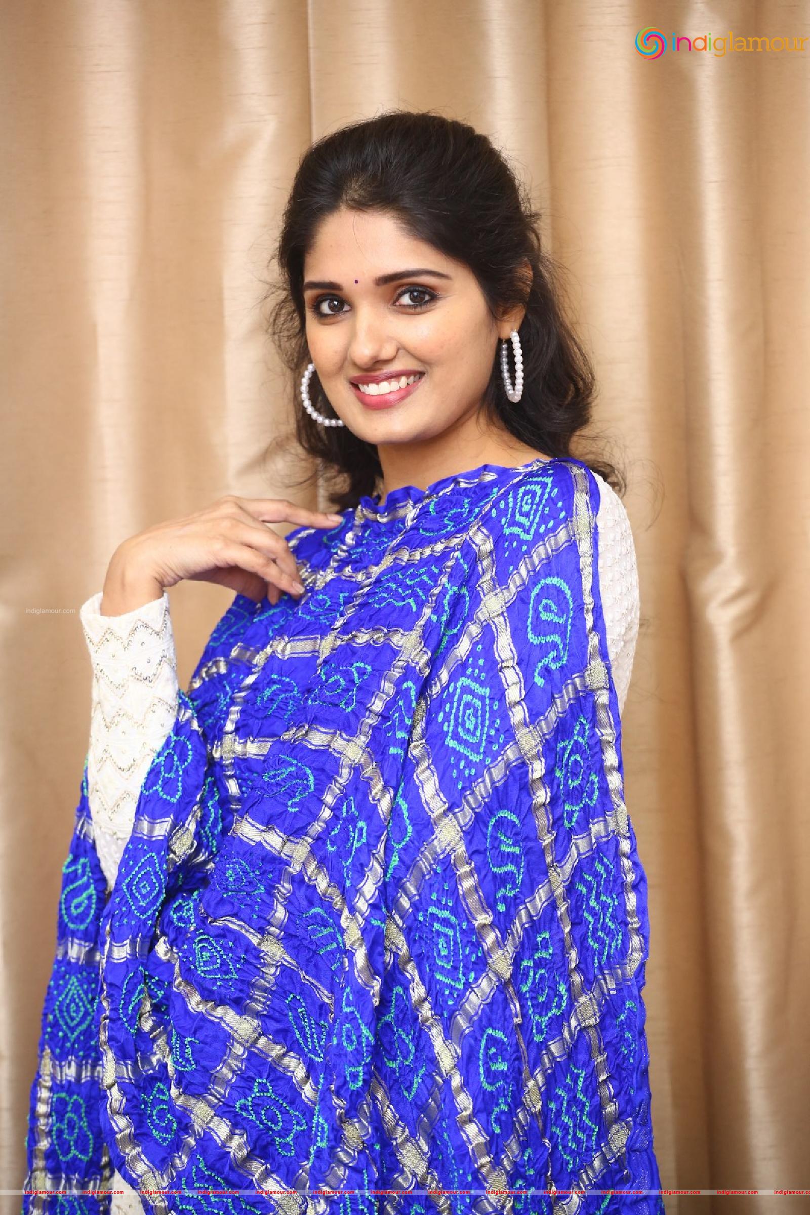 Geeth Saini Actress hd photo