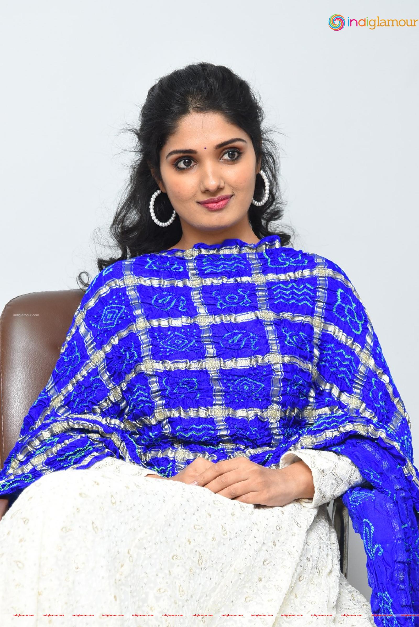Geeth Saini Actress hd photo