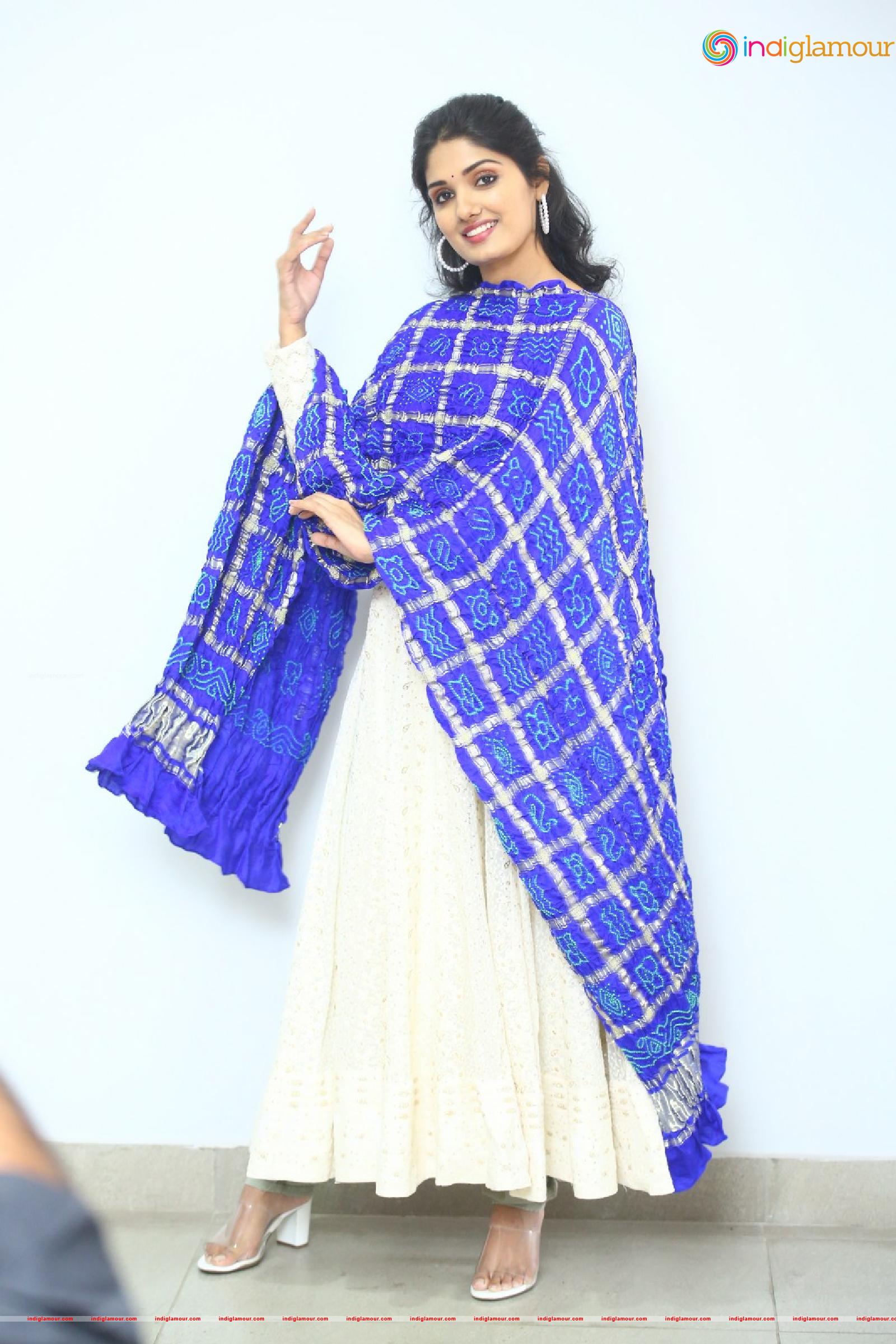 Geeth Saini Actress hd photo
