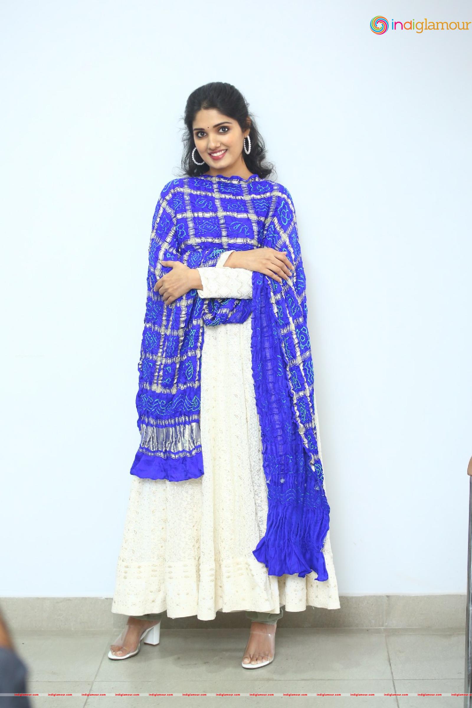 Geeth Saini Actress hd photo