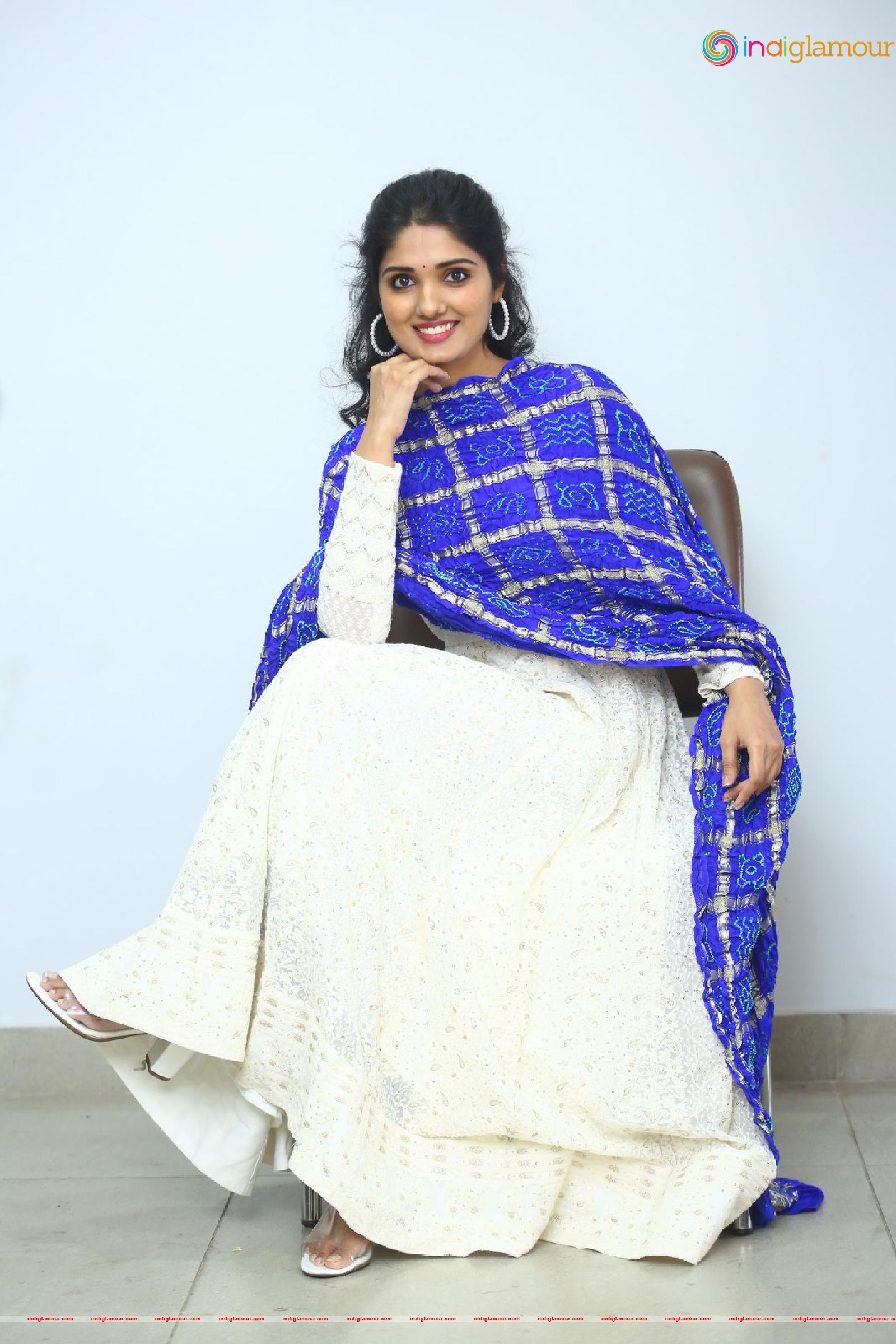 Geeth Saini Actress hd photo