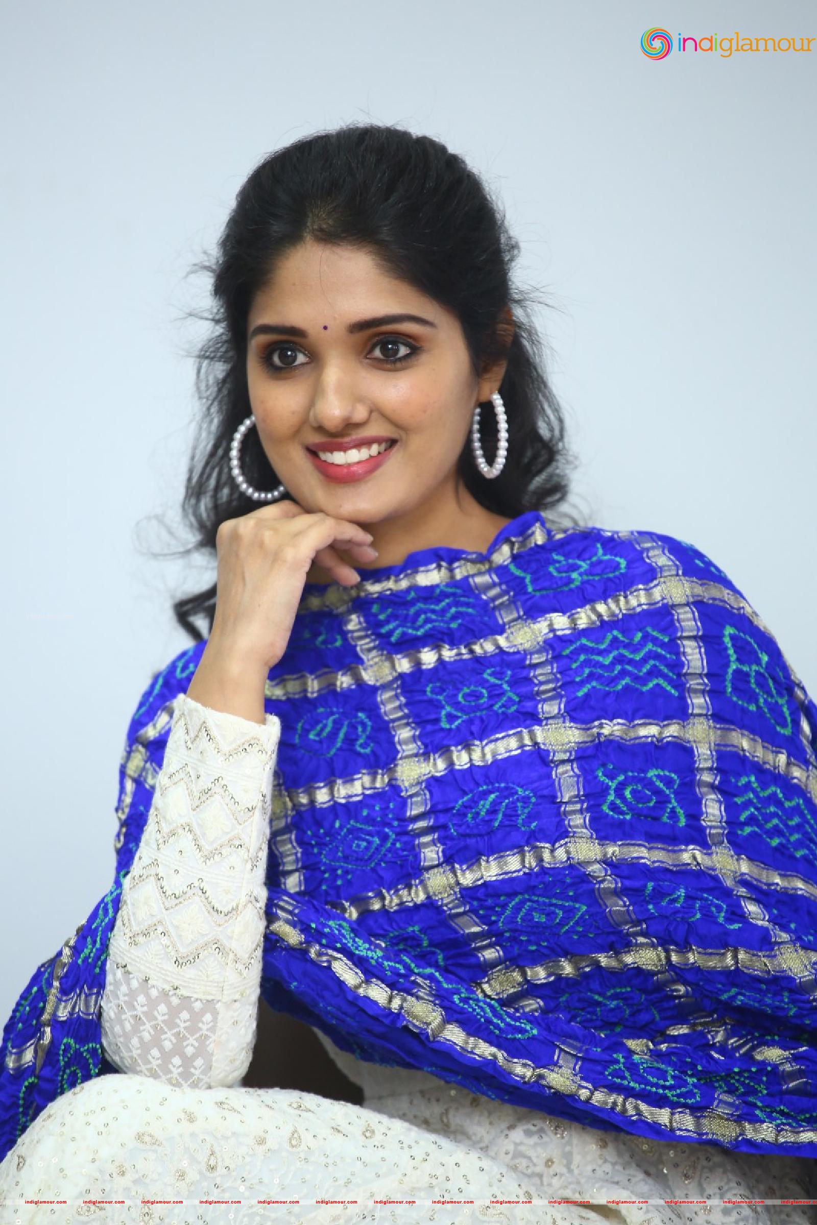Geeth Saini Actress hd photo