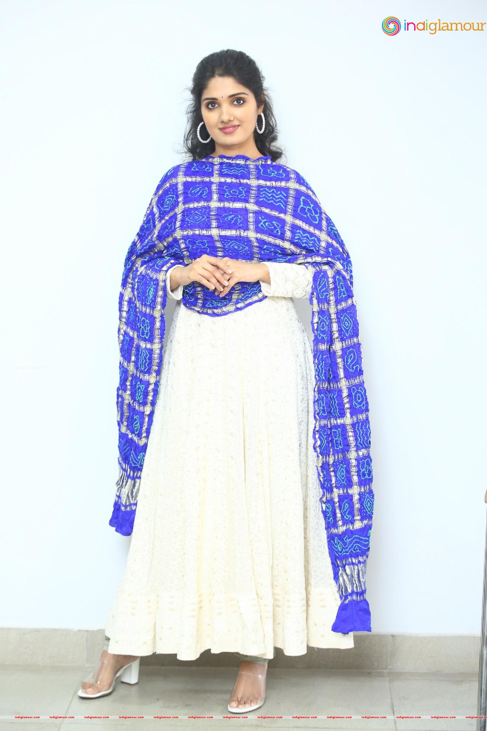 Geeth Saini Actress hd photo