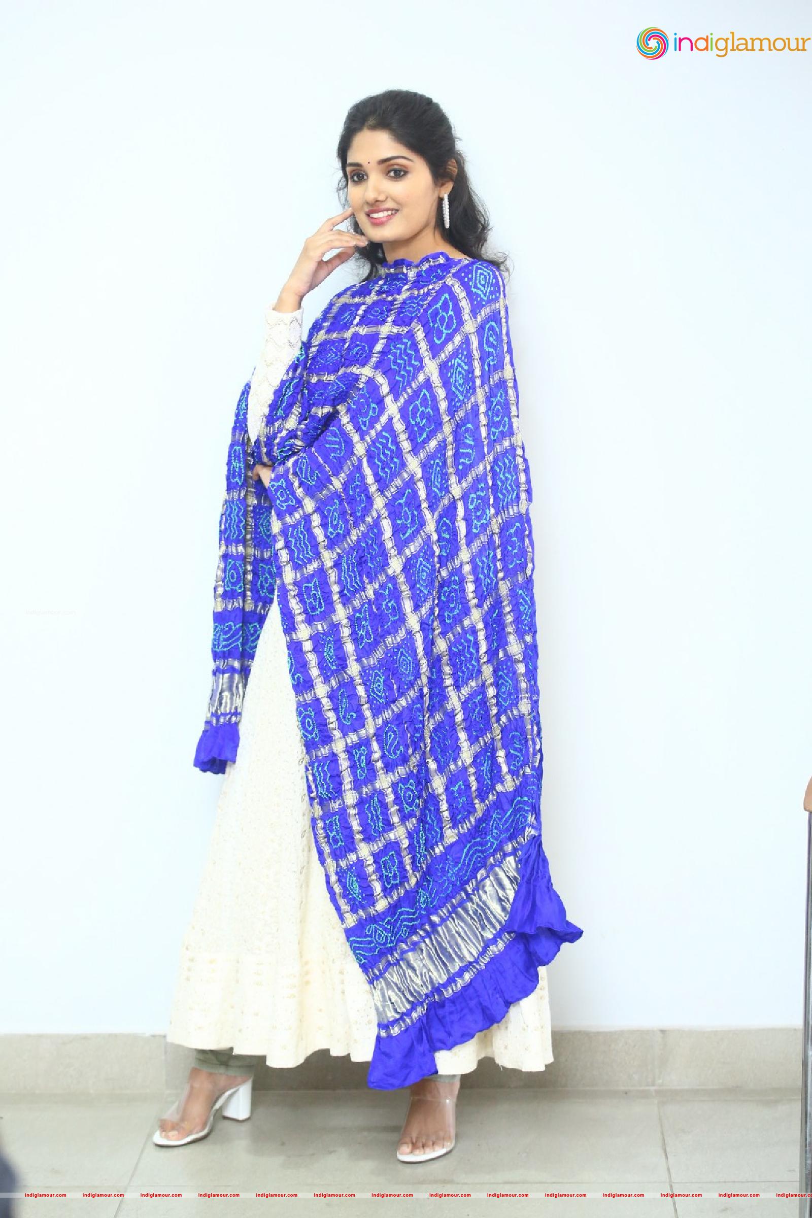 Geeth Saini Actress hd photo