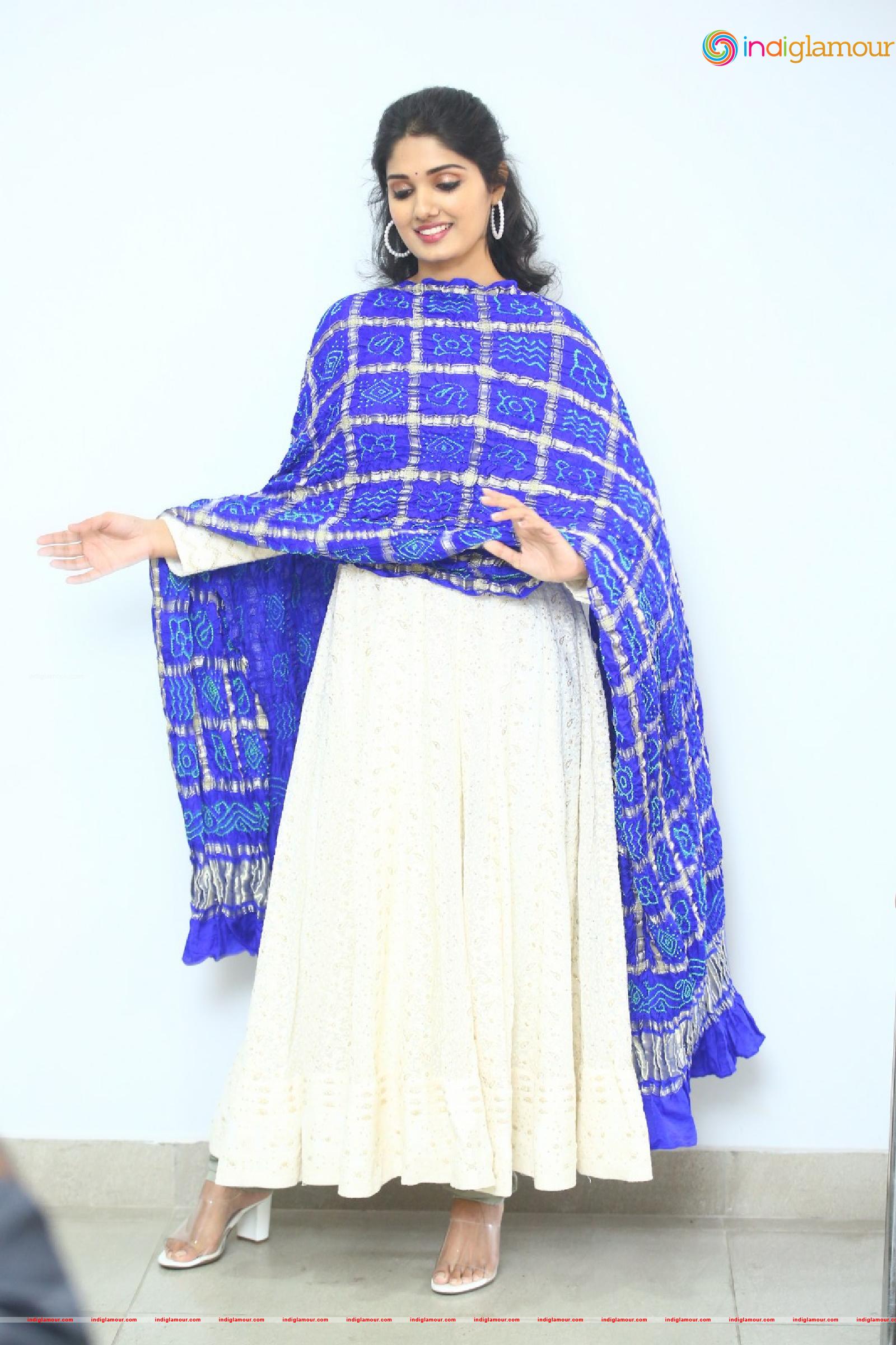 Geeth Saini Actress hd photo
