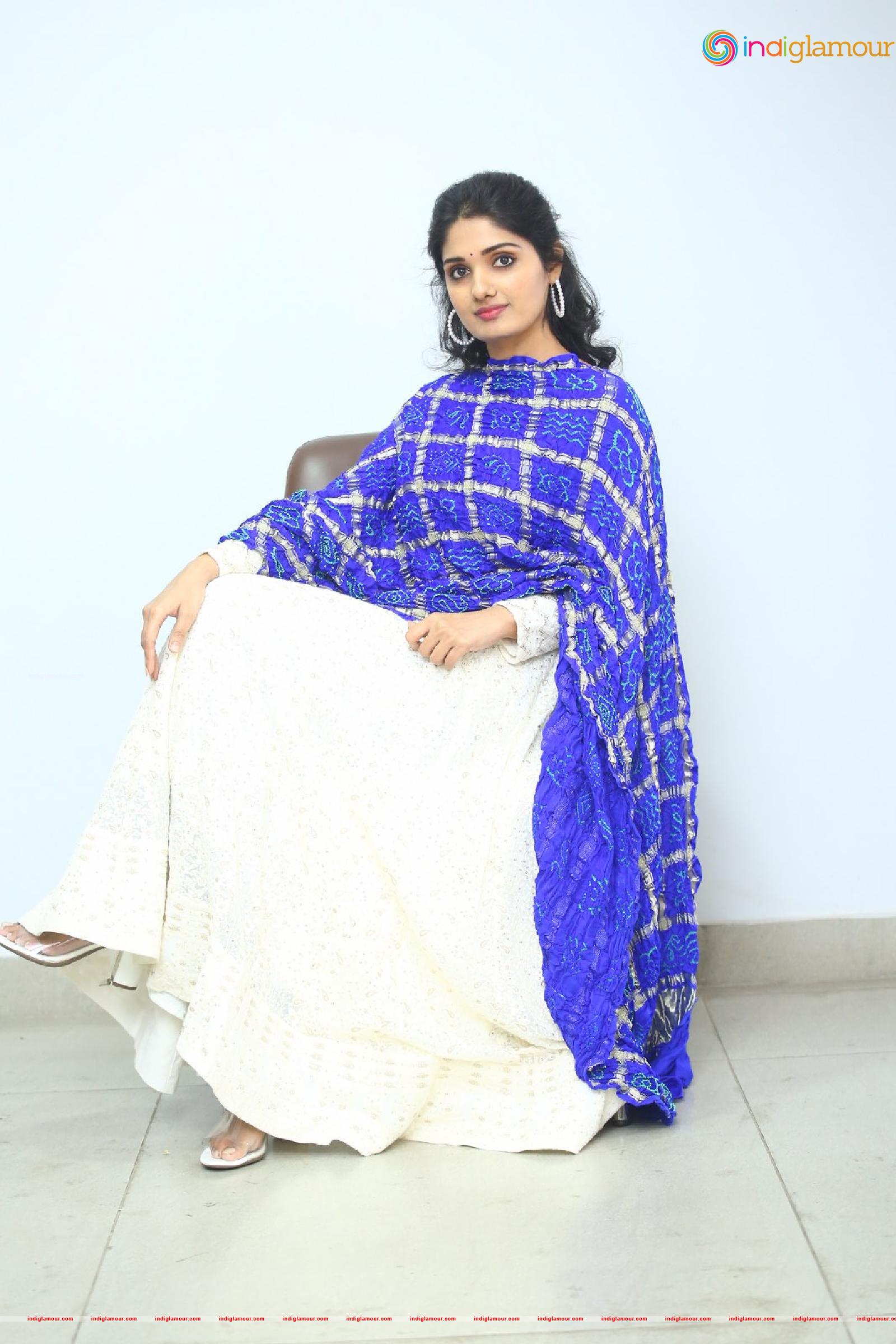 Geeth Saini Actress hd photo