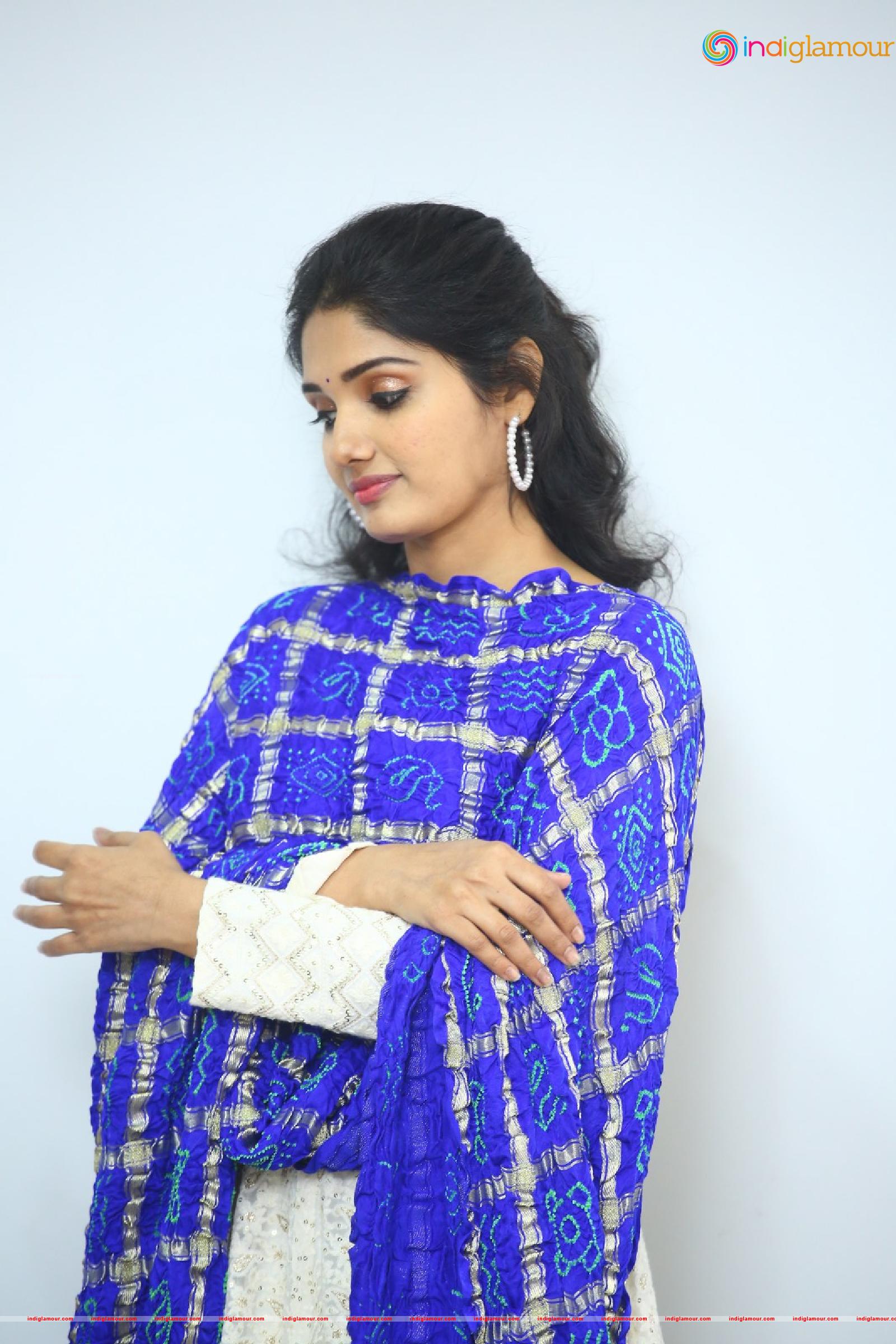 Geeth Saini Actress hd photo
