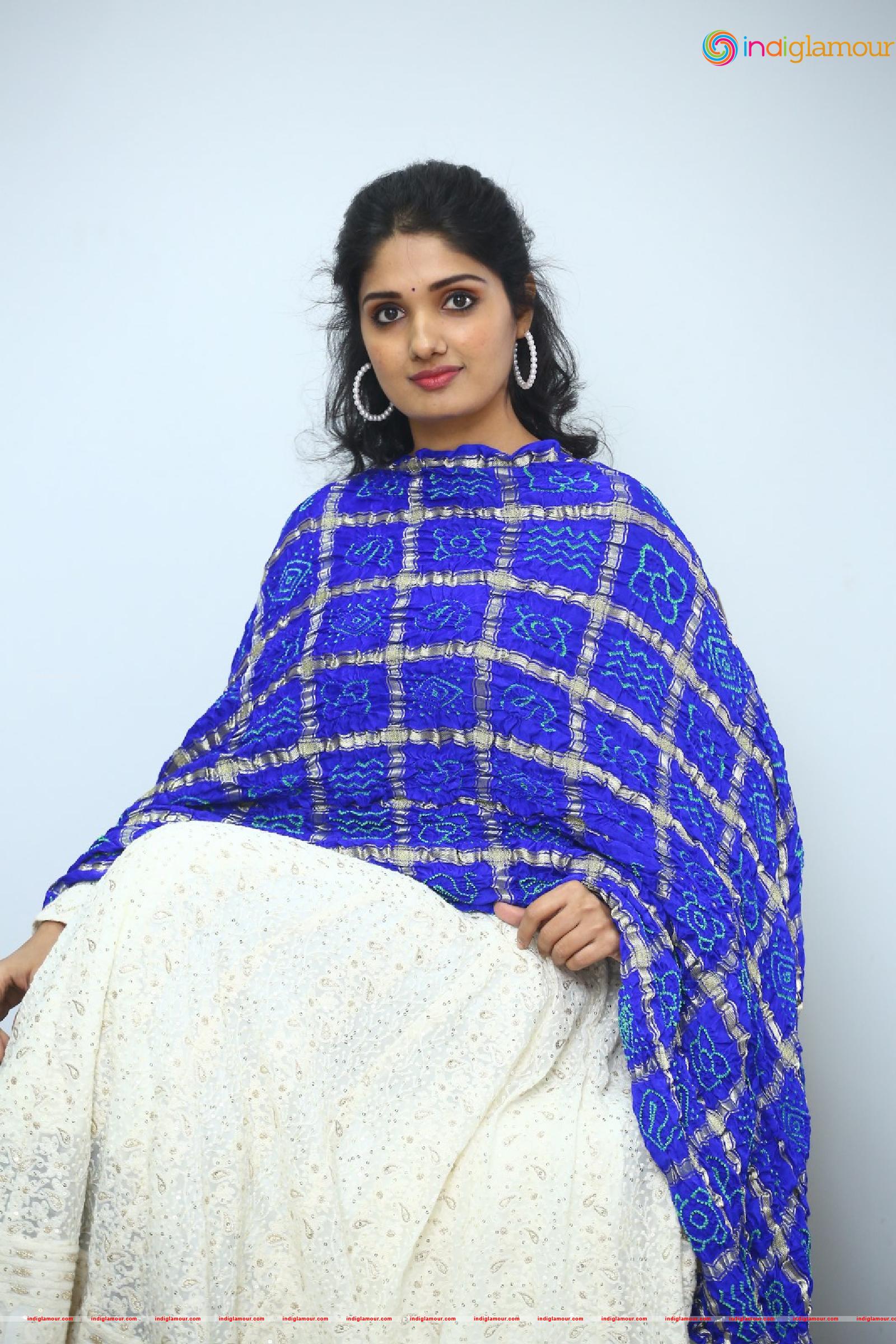 Geeth Saini Actress hd photo