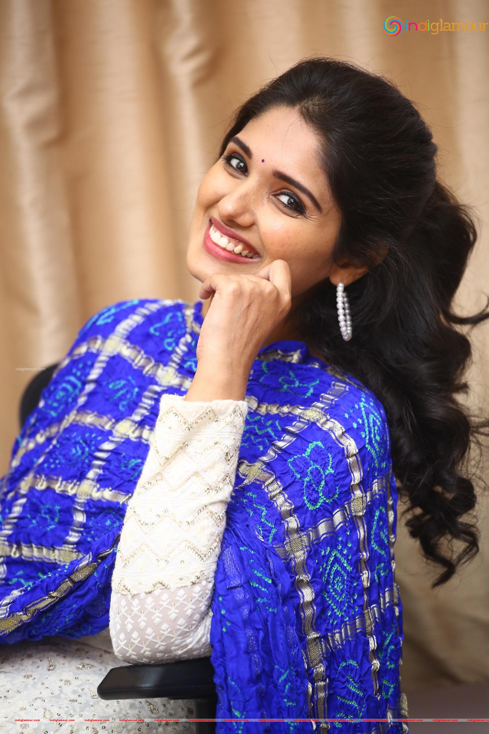 Geeth Saini Actress hd photo