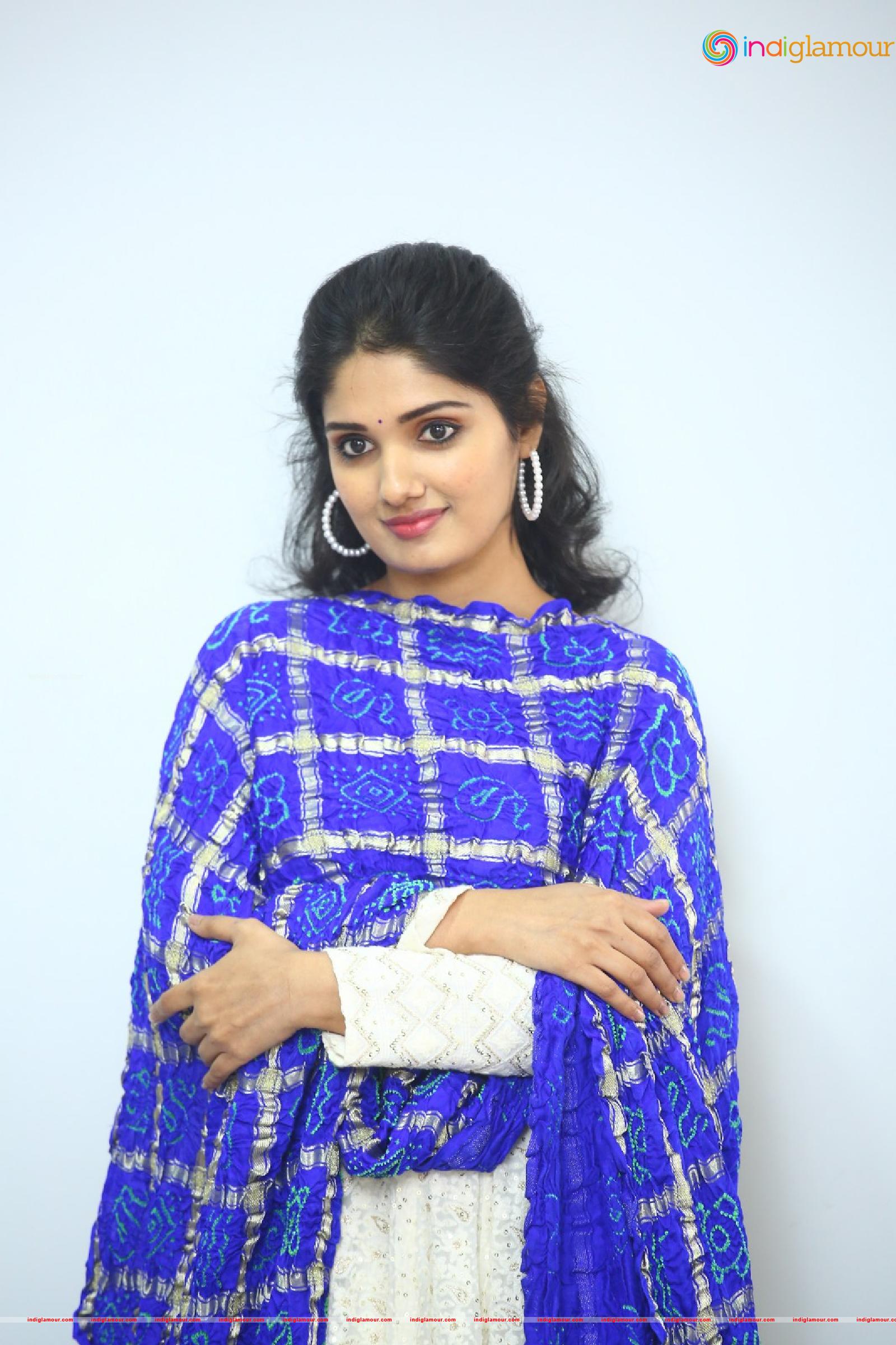 Geeth Saini Actress hd photo