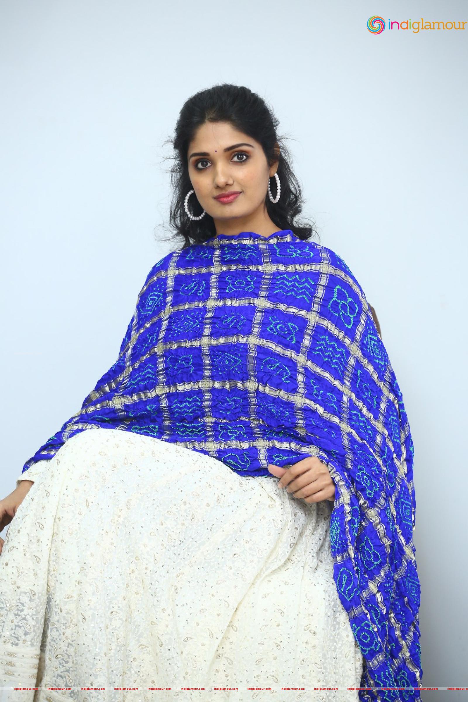 Geeth Saini Actress hd photo