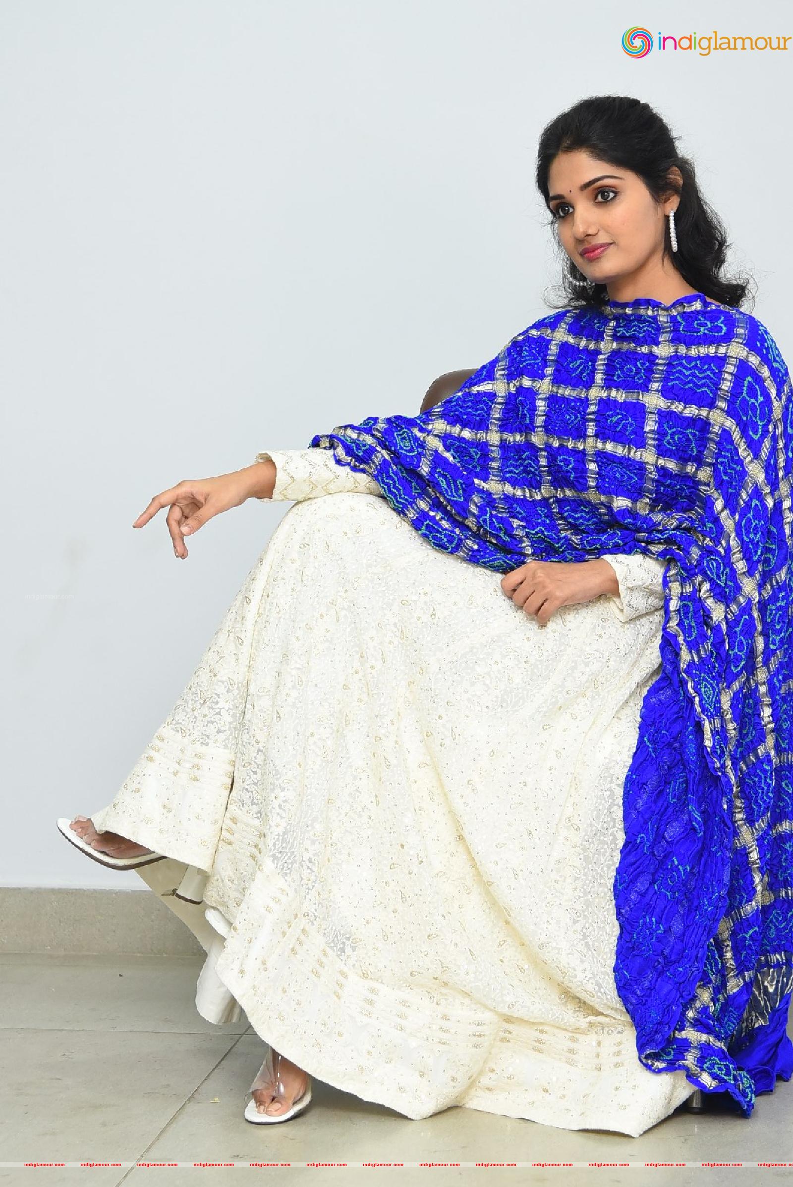Geeth Saini Actress hd photo