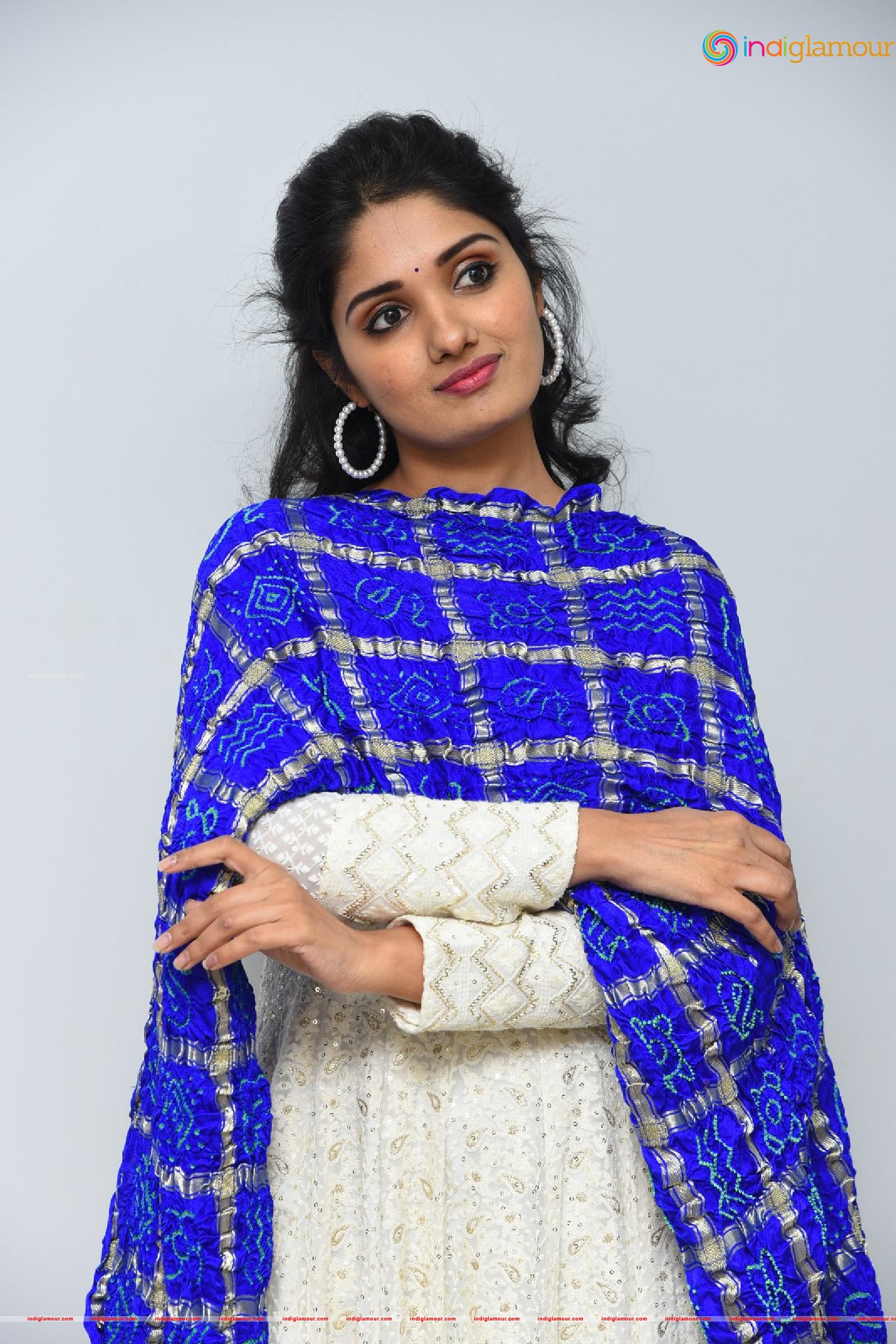 Geeth Saini Actress hd photo