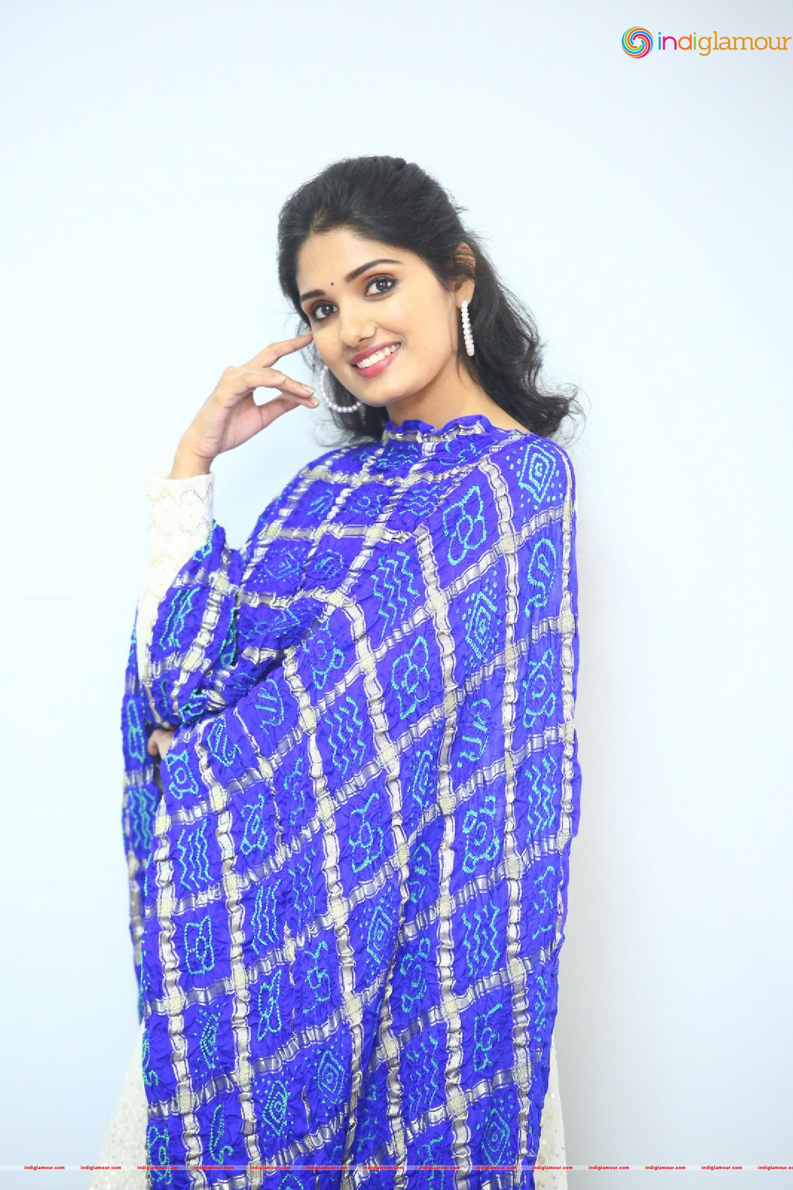 Geeth Saini Actress hd photo